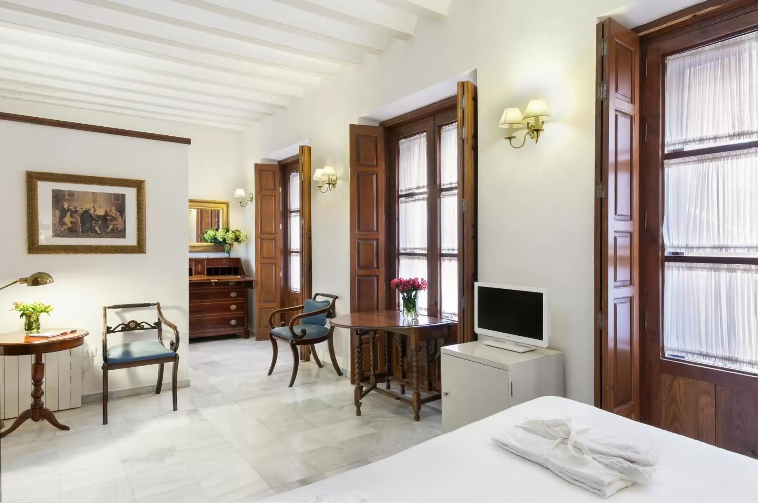 Bedroom, Seating Area in Hotel Amadeus Sevilla
