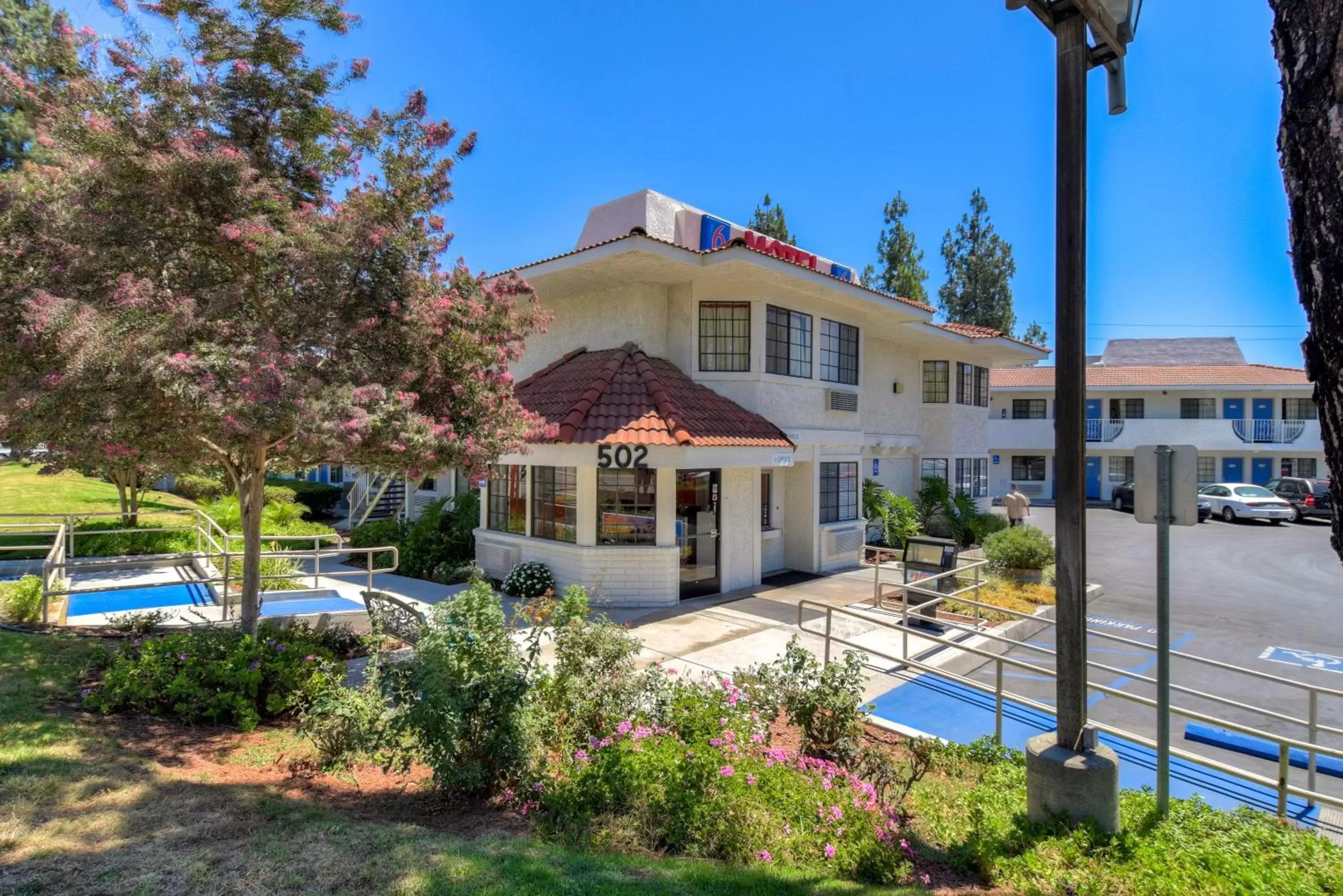 Facade/entrance, Property Building in Motel 6-San Dimas, CA - Los Angeles