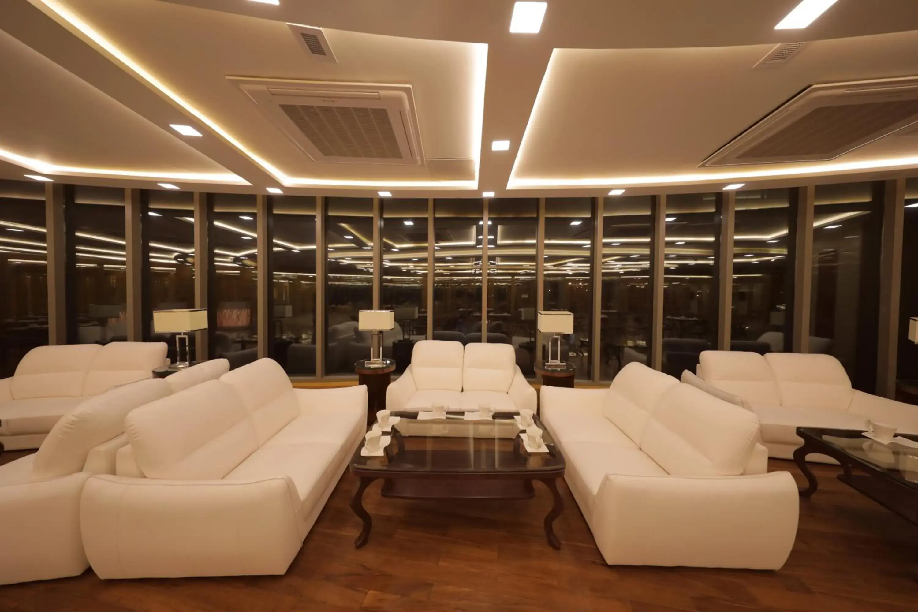 Living room, Lobby/Reception in Royal Swiss Lahore