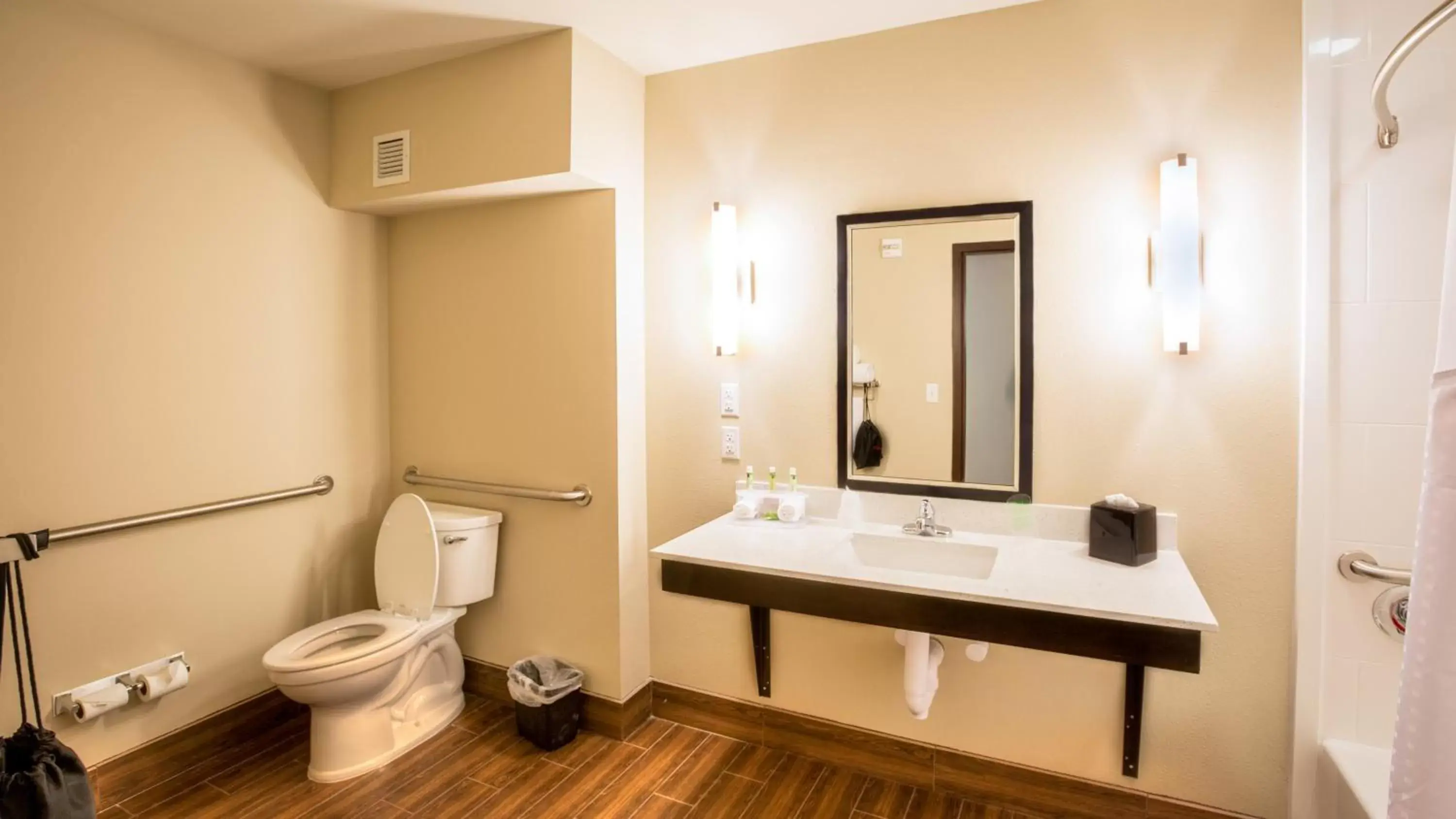 Photo of the whole room, Bathroom in Holiday Inn Express Wichita South, an IHG Hotel