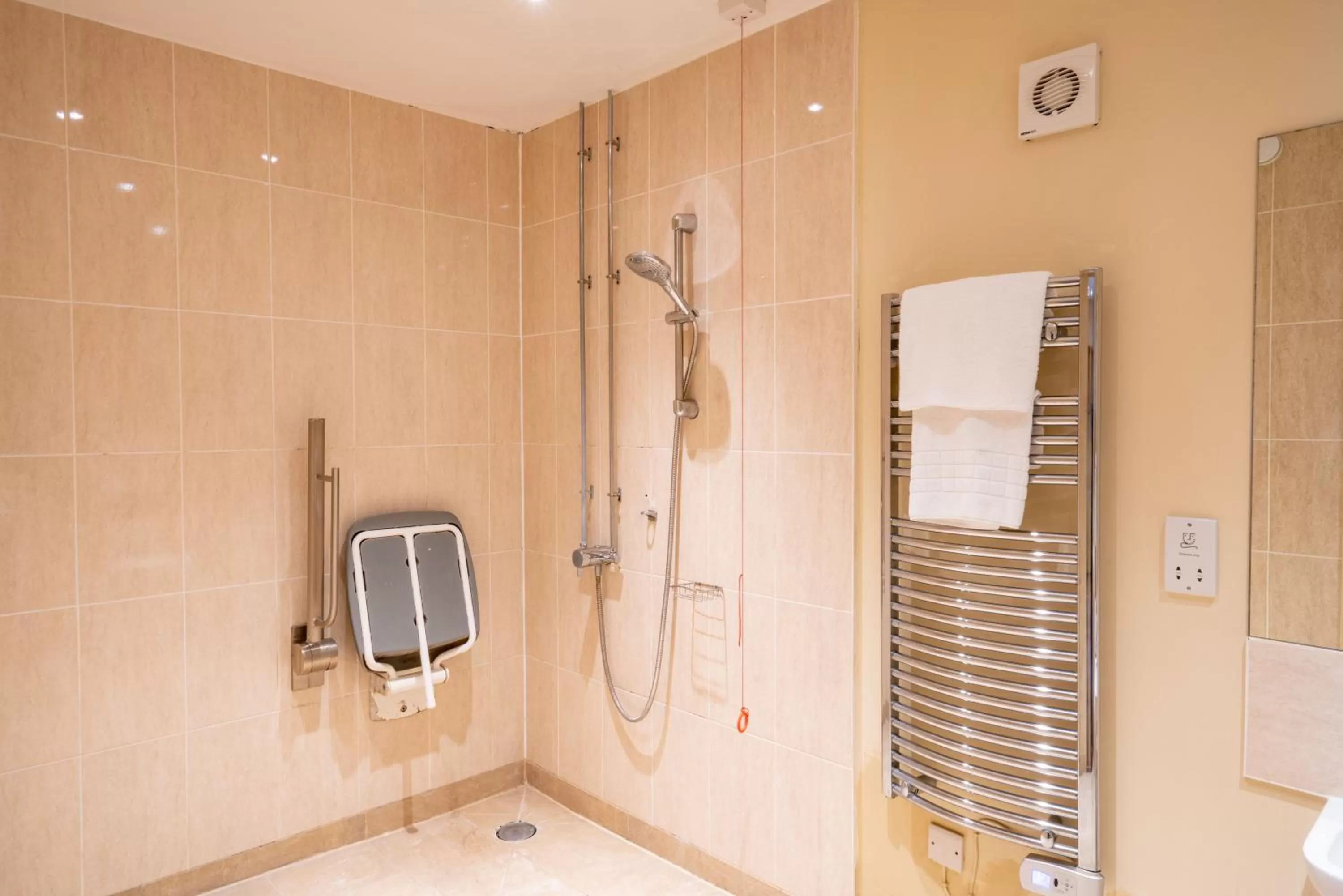 Bathroom in Crown Inn at Tolldown