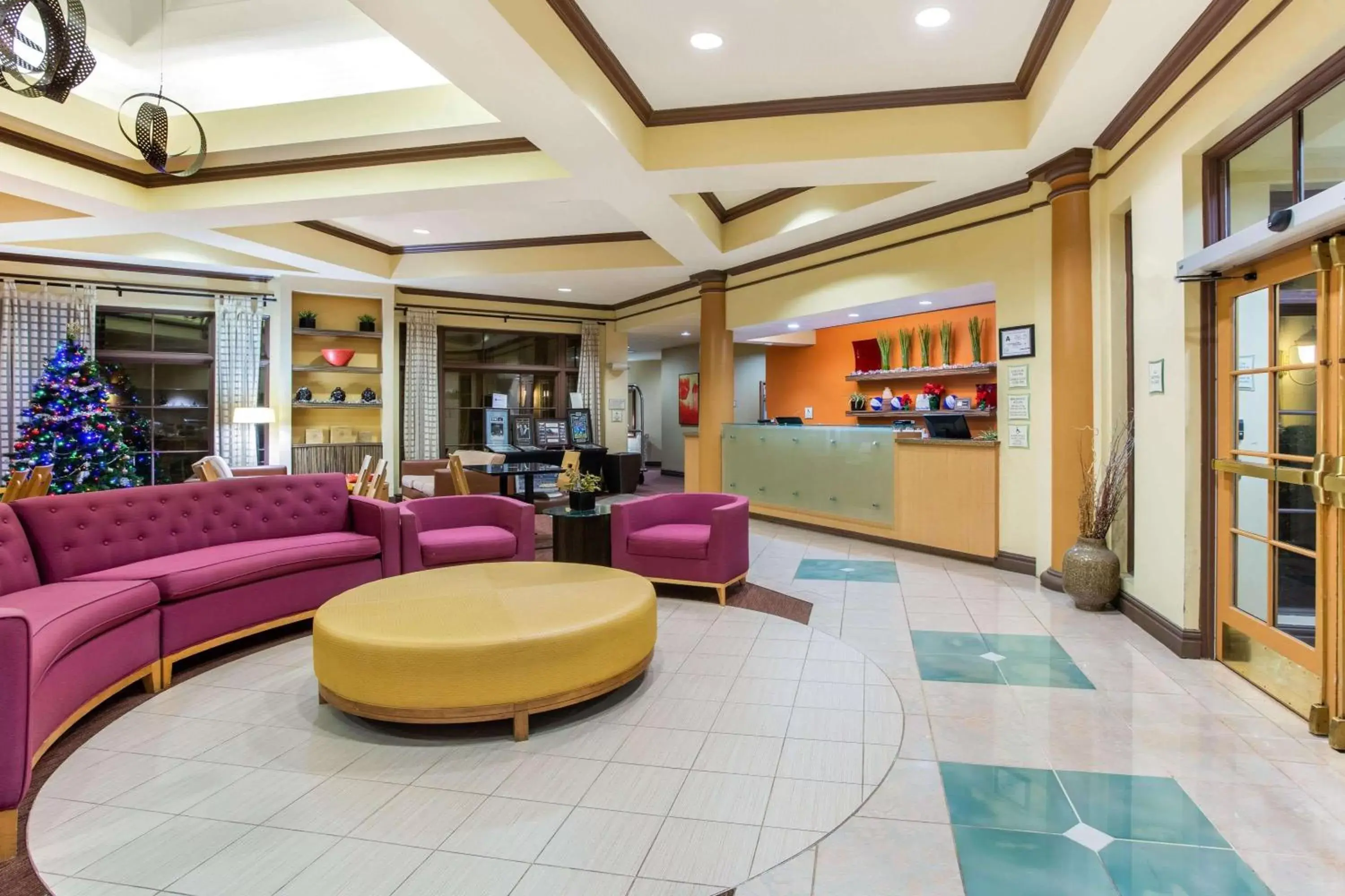 Lobby or reception, Lobby/Reception in La Quinta by Wyndham Raleigh Cary