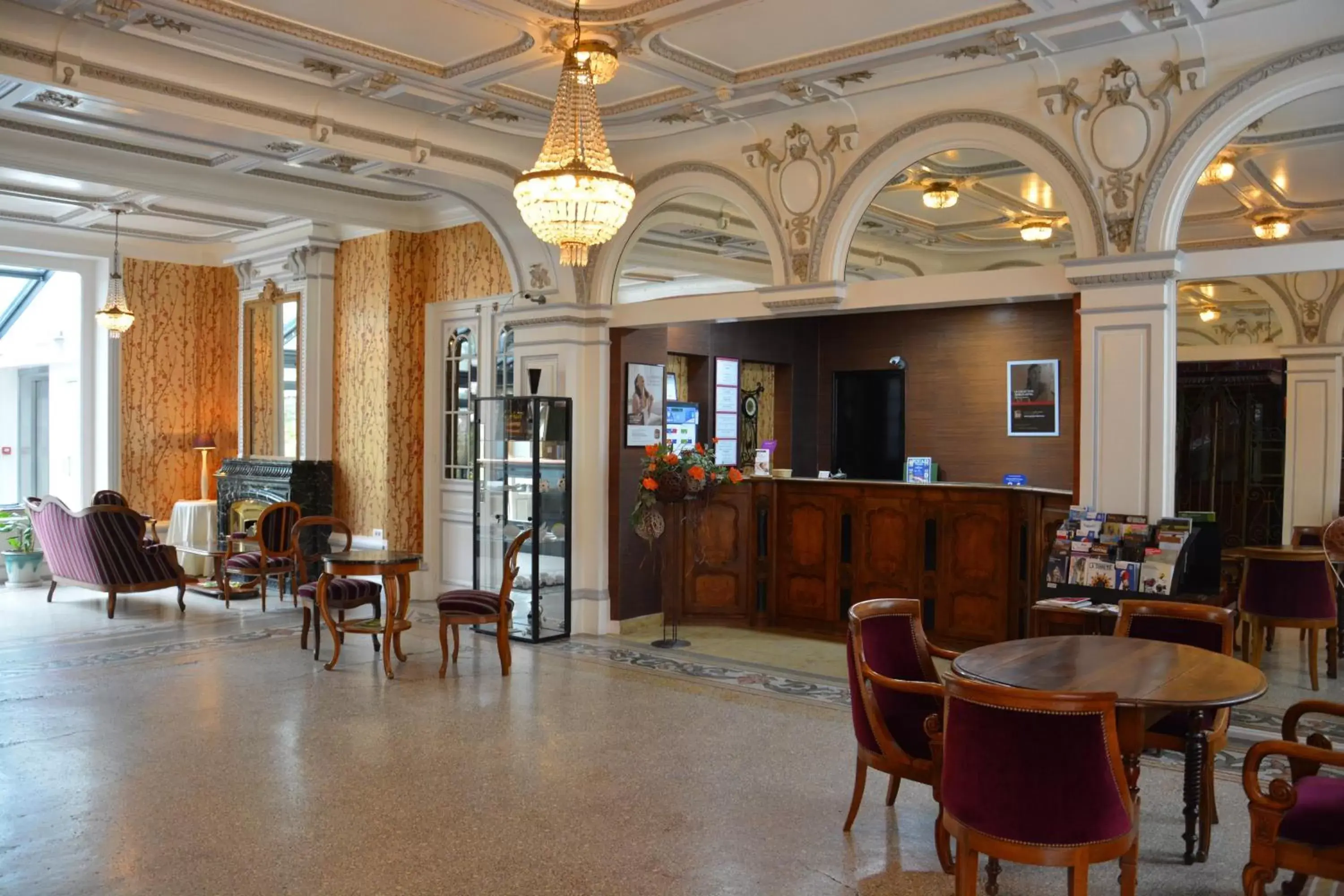Lobby or reception, Restaurant/Places to Eat in The Originals Boutique, Hôtel Terminus, Bourg-en-Bresse Gare (Qualys-Hotel)