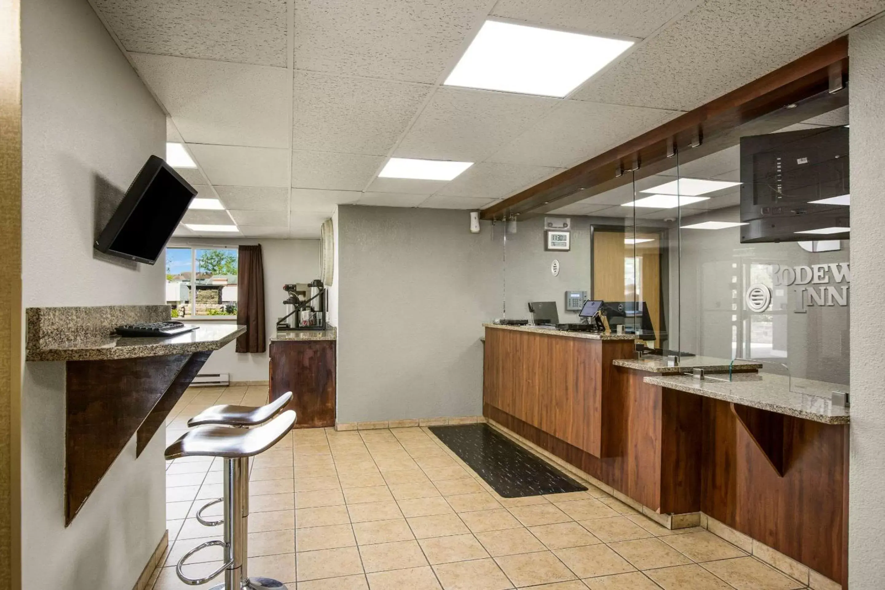 Lobby or reception in Rodeway Inn & Suites Grand Rapids Southeast Lobby or reception in Rodeway Inn & Suites Grand Rapids Southeast