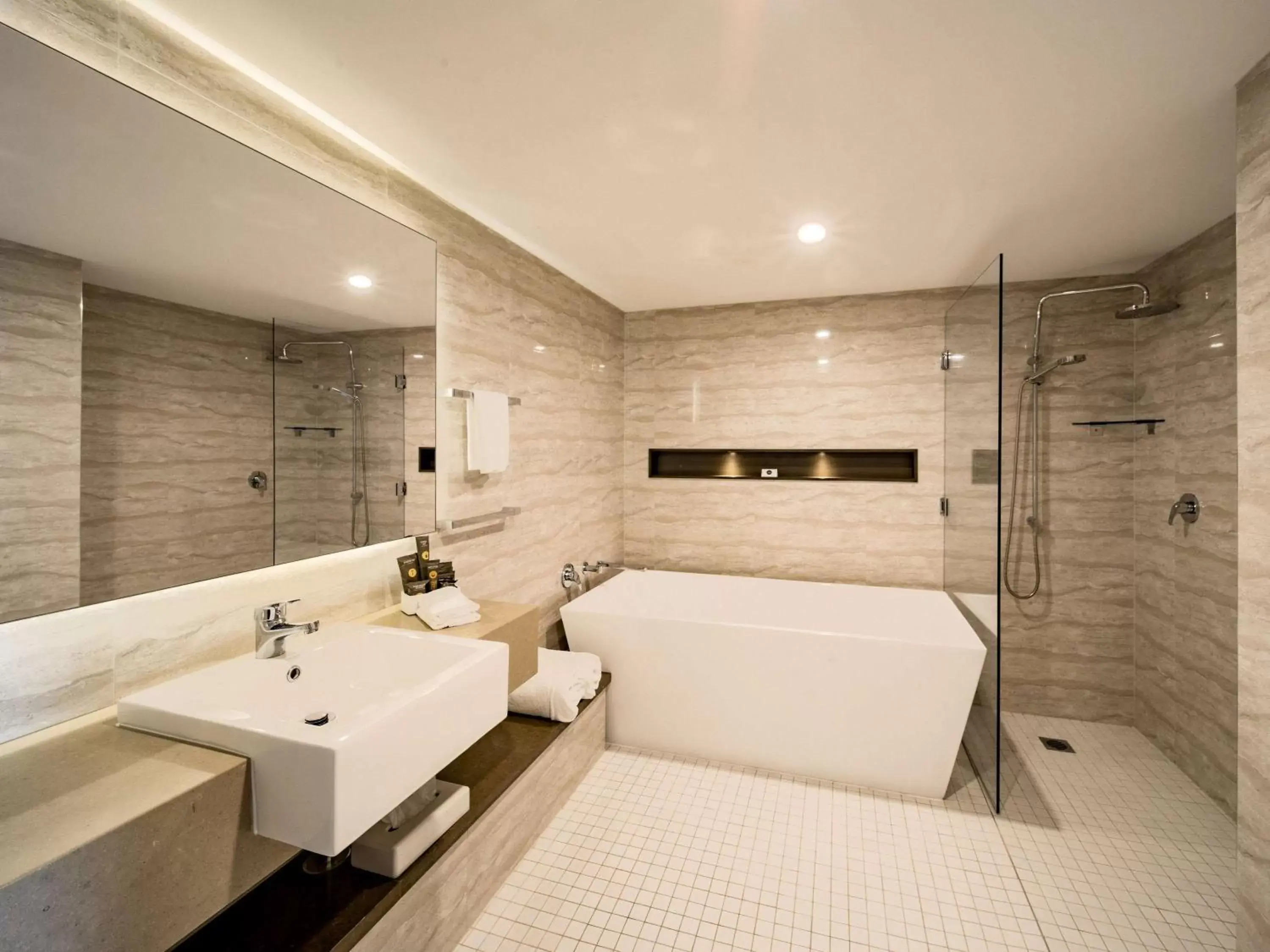 Photo of the whole room, Bathroom in Novotel Wollongong Northbeach