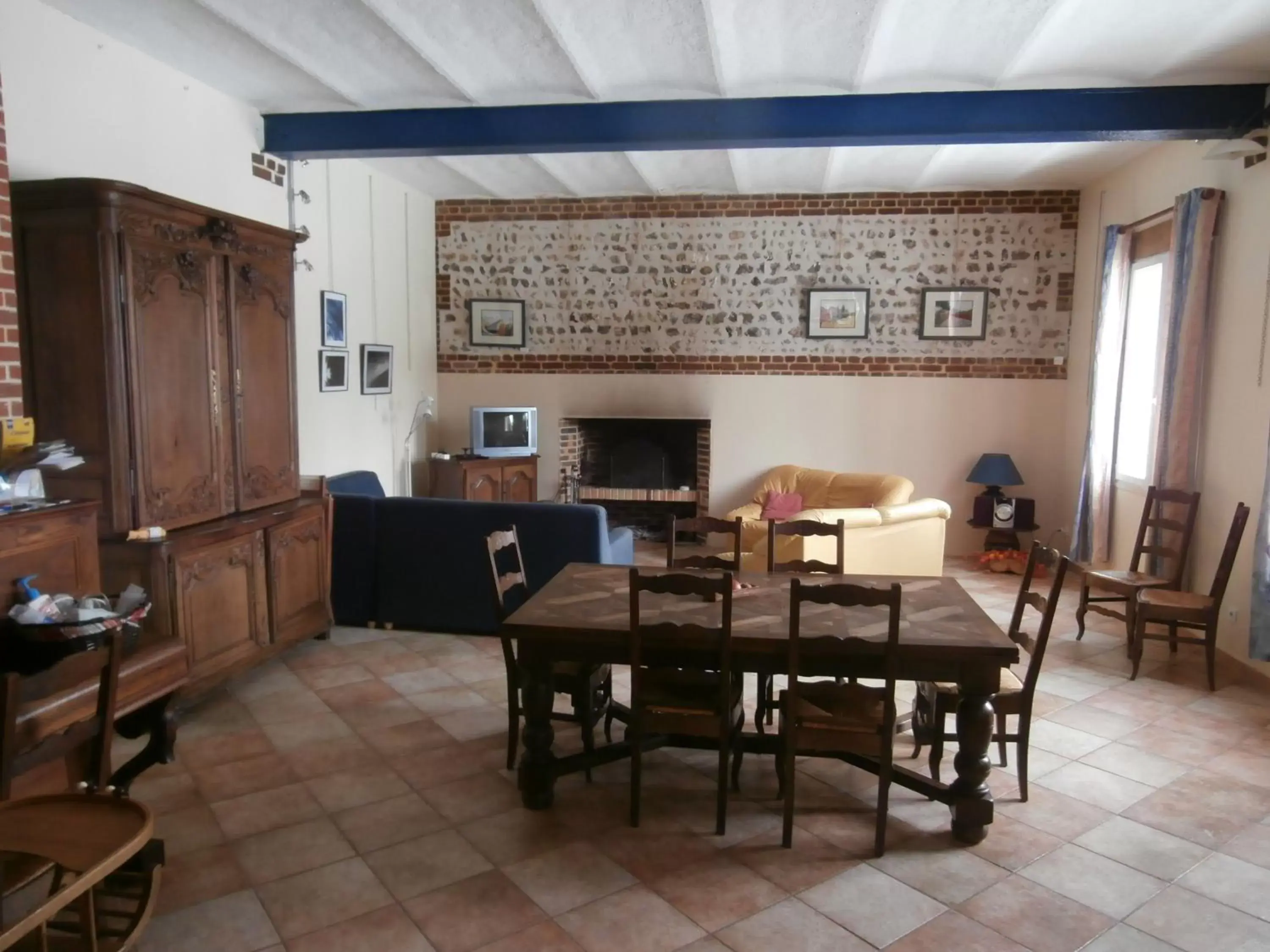 Communal lounge/ TV room, Dining Area in Le Cardonnet