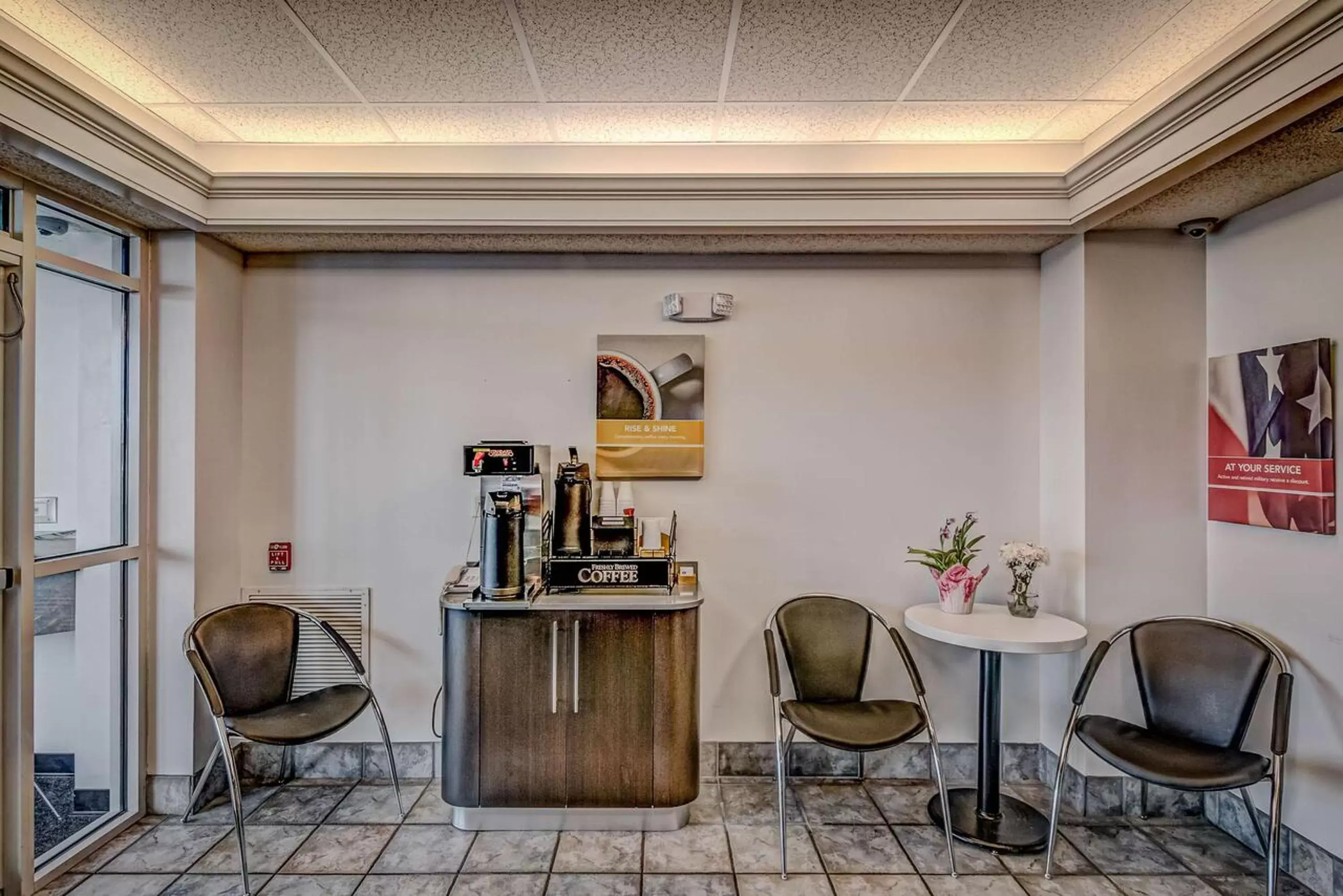 Lobby or reception, Restaurant/Places to Eat in Motel 6-Menomonie, WI