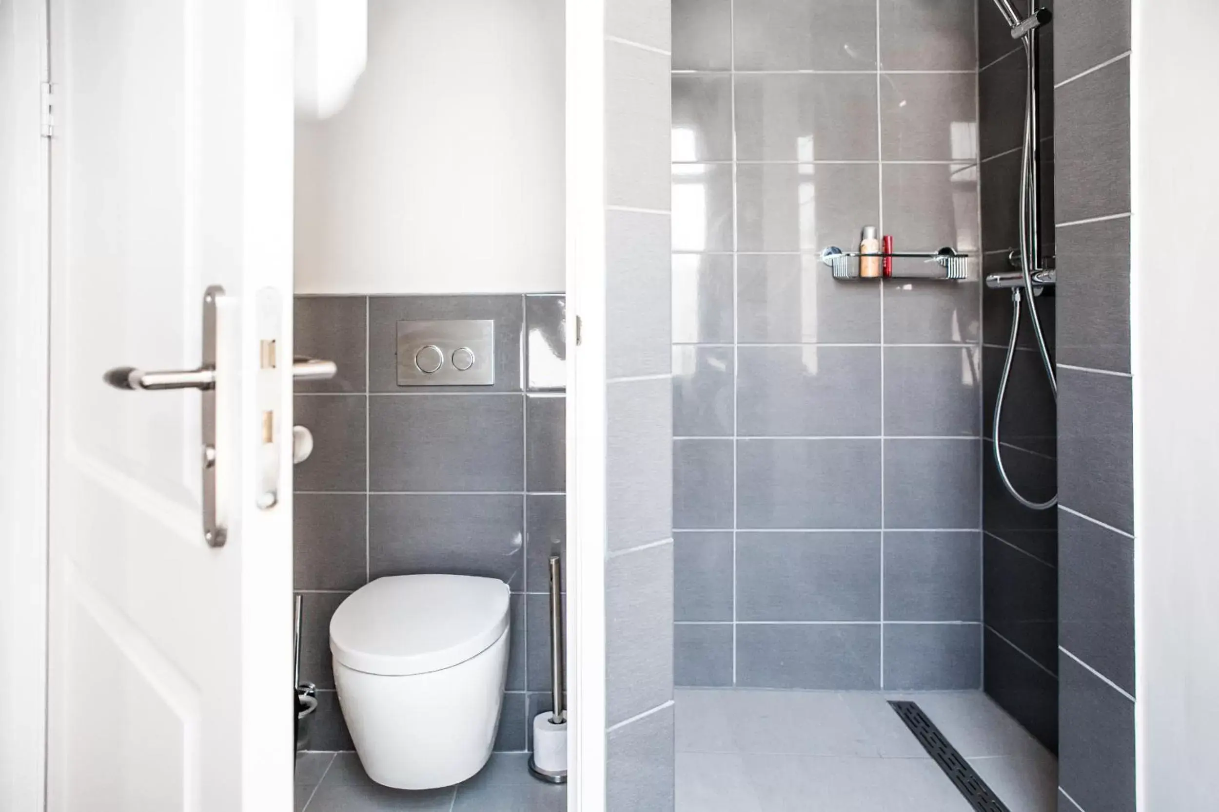 Shower, Bathroom in Zwanestein Canal House
