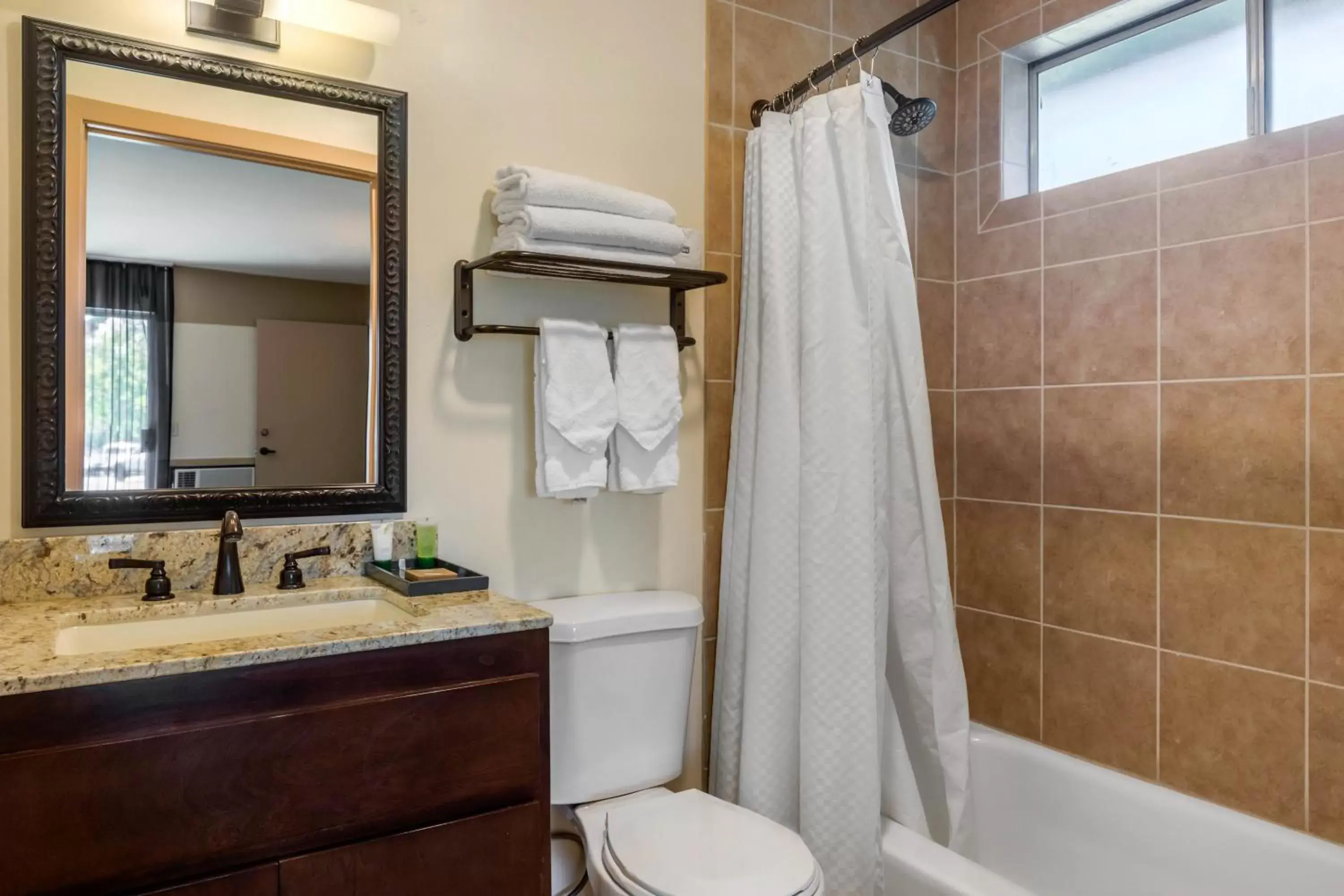 Bathroom in Carlton Oaks Lodge, Ascend Hotel Collection