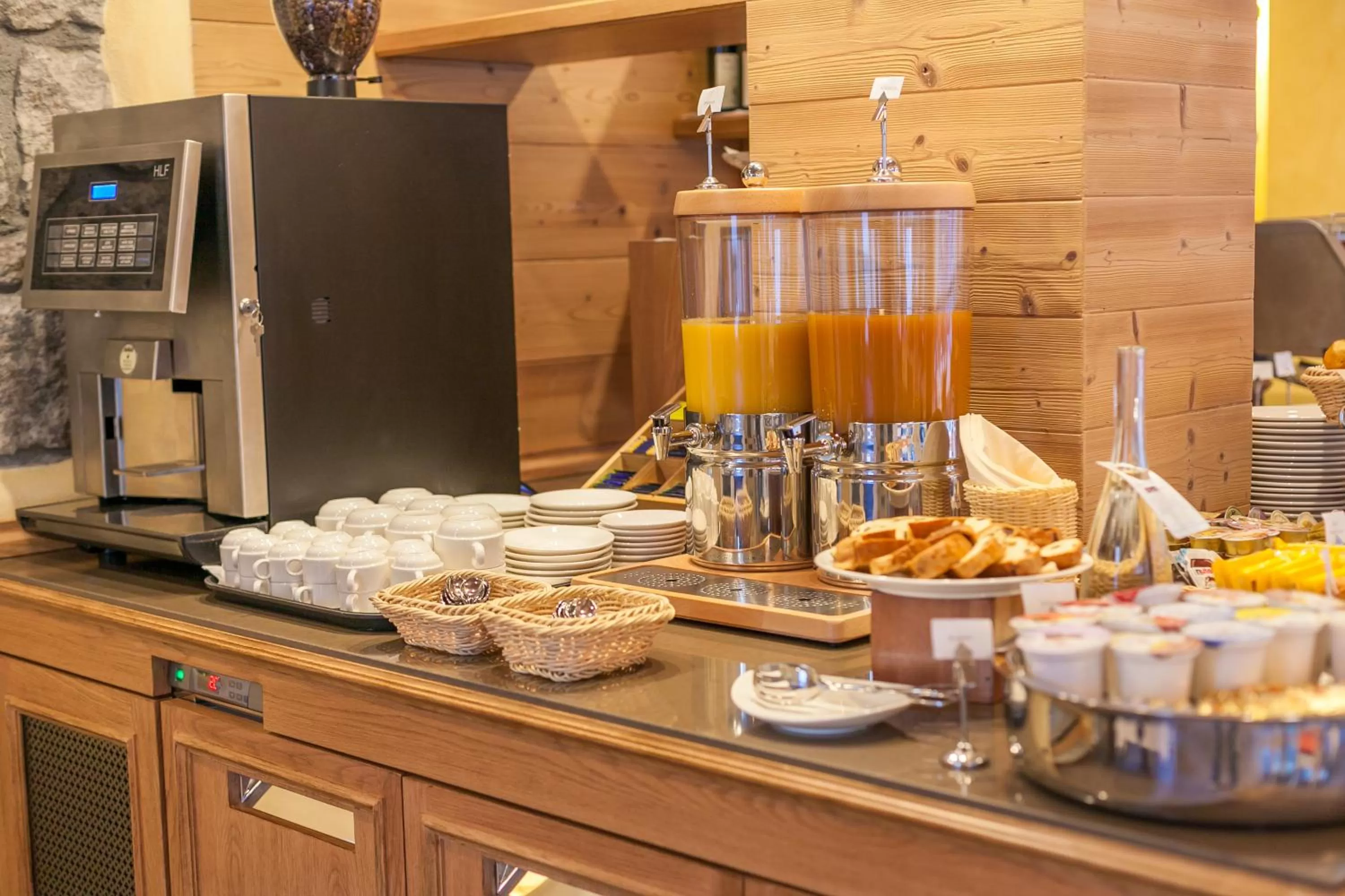 Restaurant/places to eat in Hotel Lo Scoiattolo