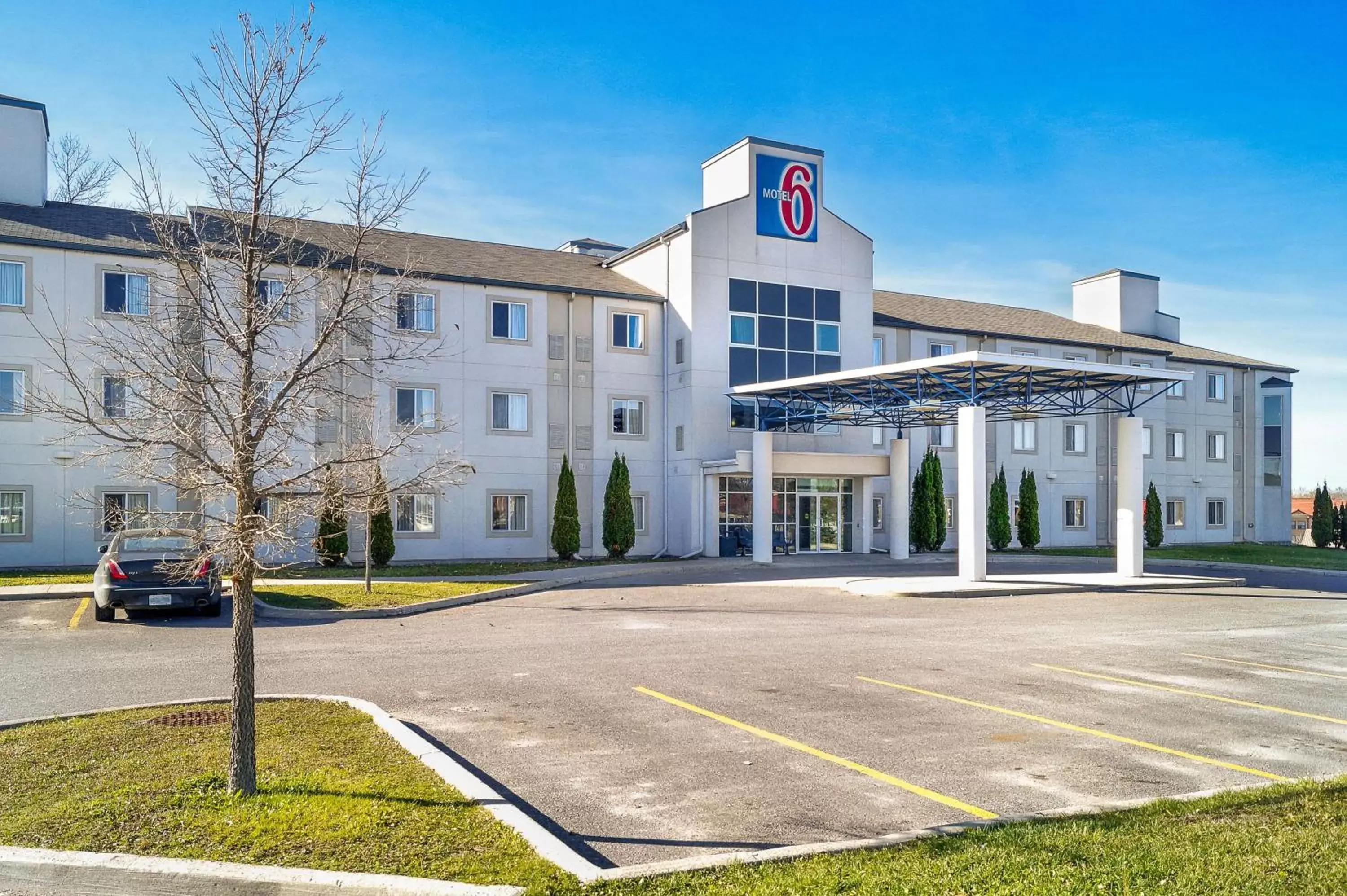Property building in Motel 6-Peterborough, ON Property building in Motel 6-Peterborough, ON