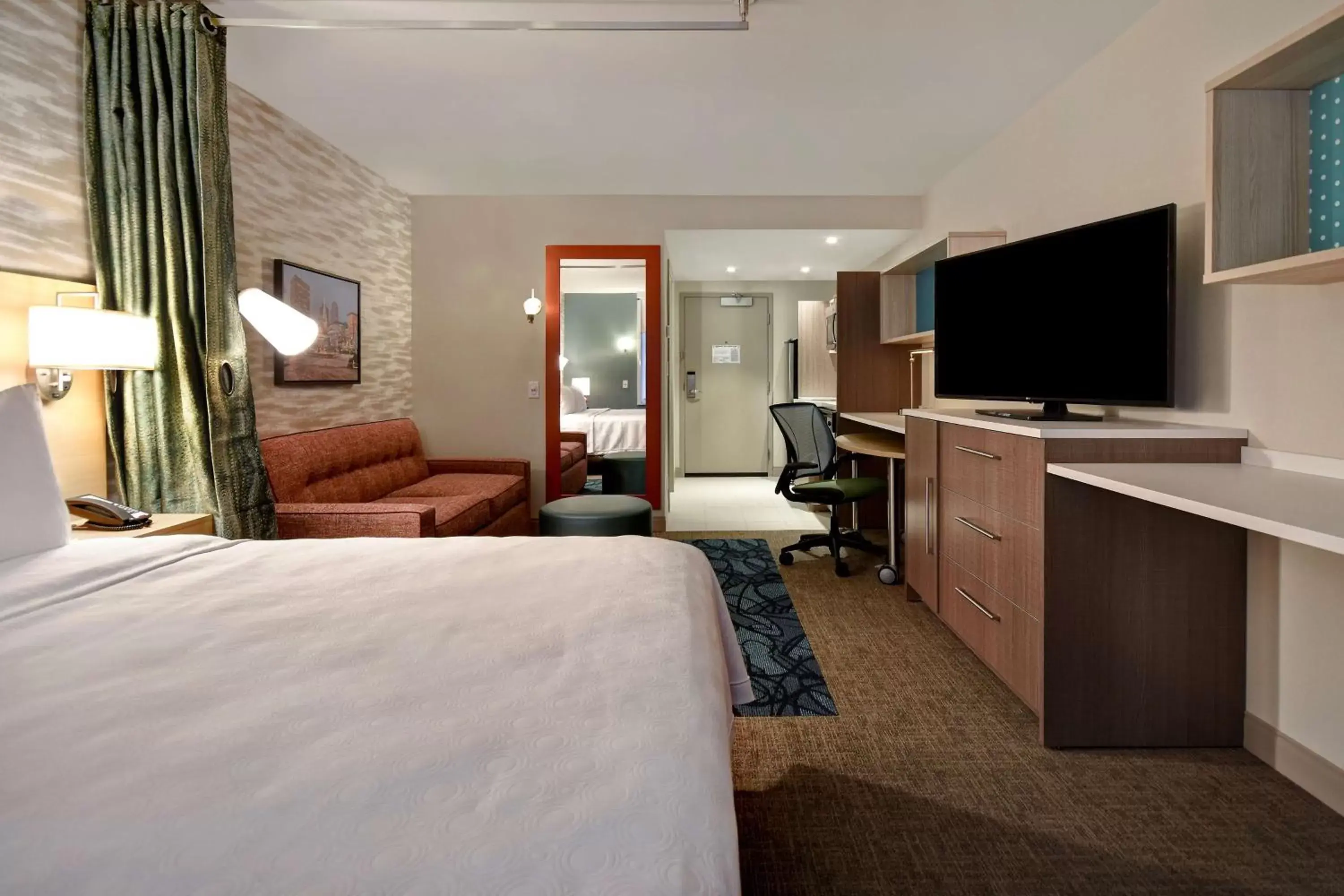 Bed, TV/Entertainment Center in Home2 Suites By Hilton Boston South Bay