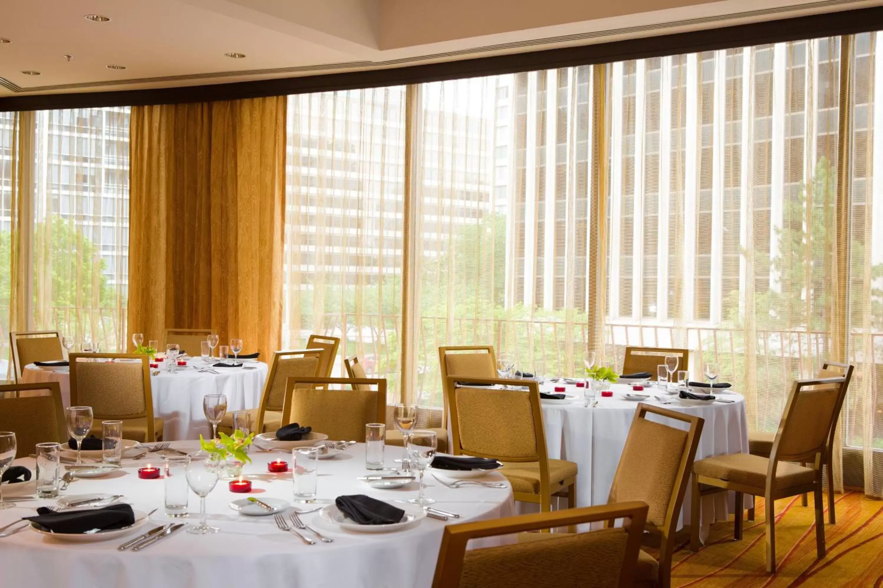 Meeting/conference room, Restaurant/Places to Eat in Crystal City Marriott at Reagan National Airport