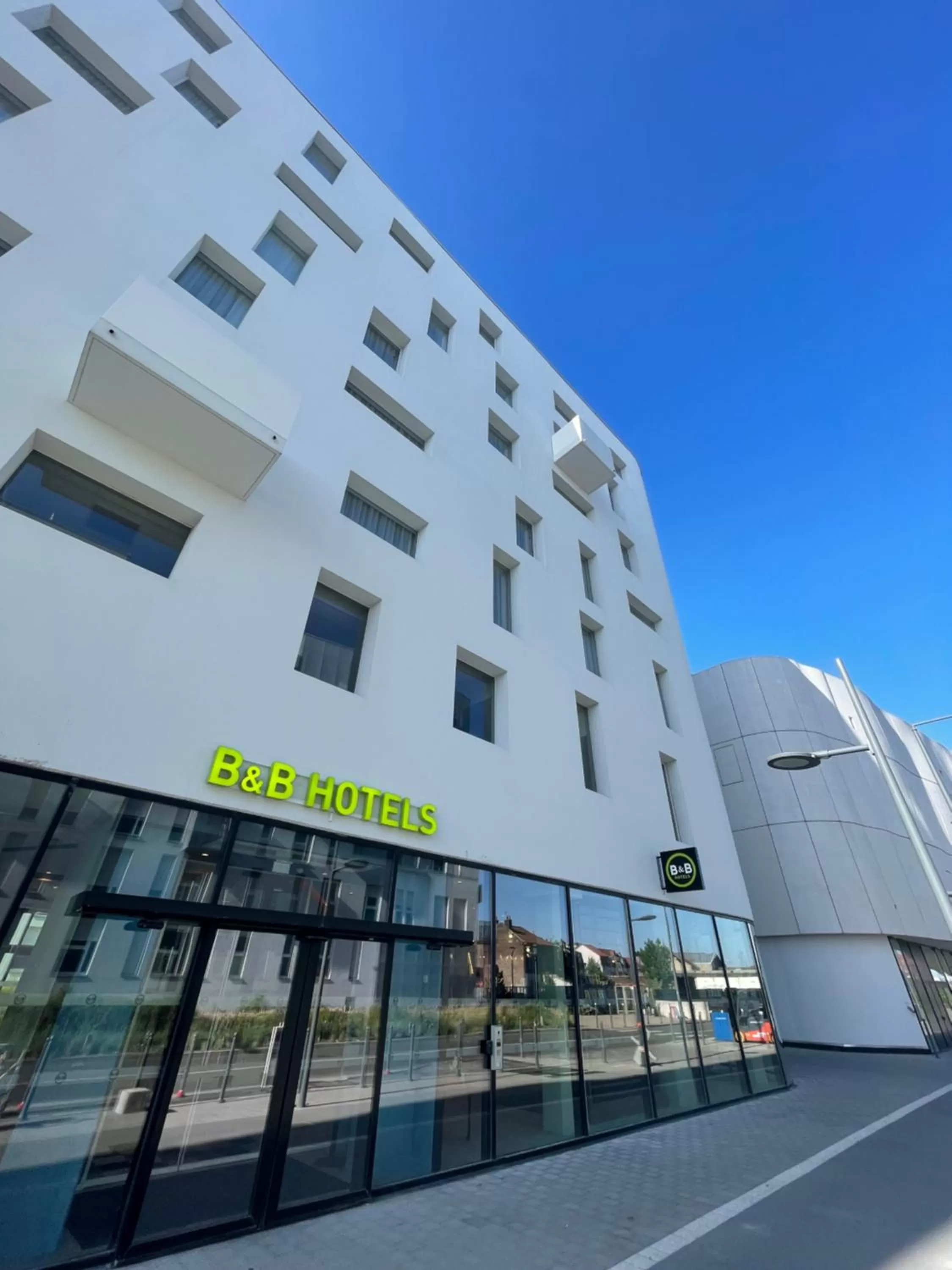 Property building in B&B HOTEL Lille Lillenium Eurasanté