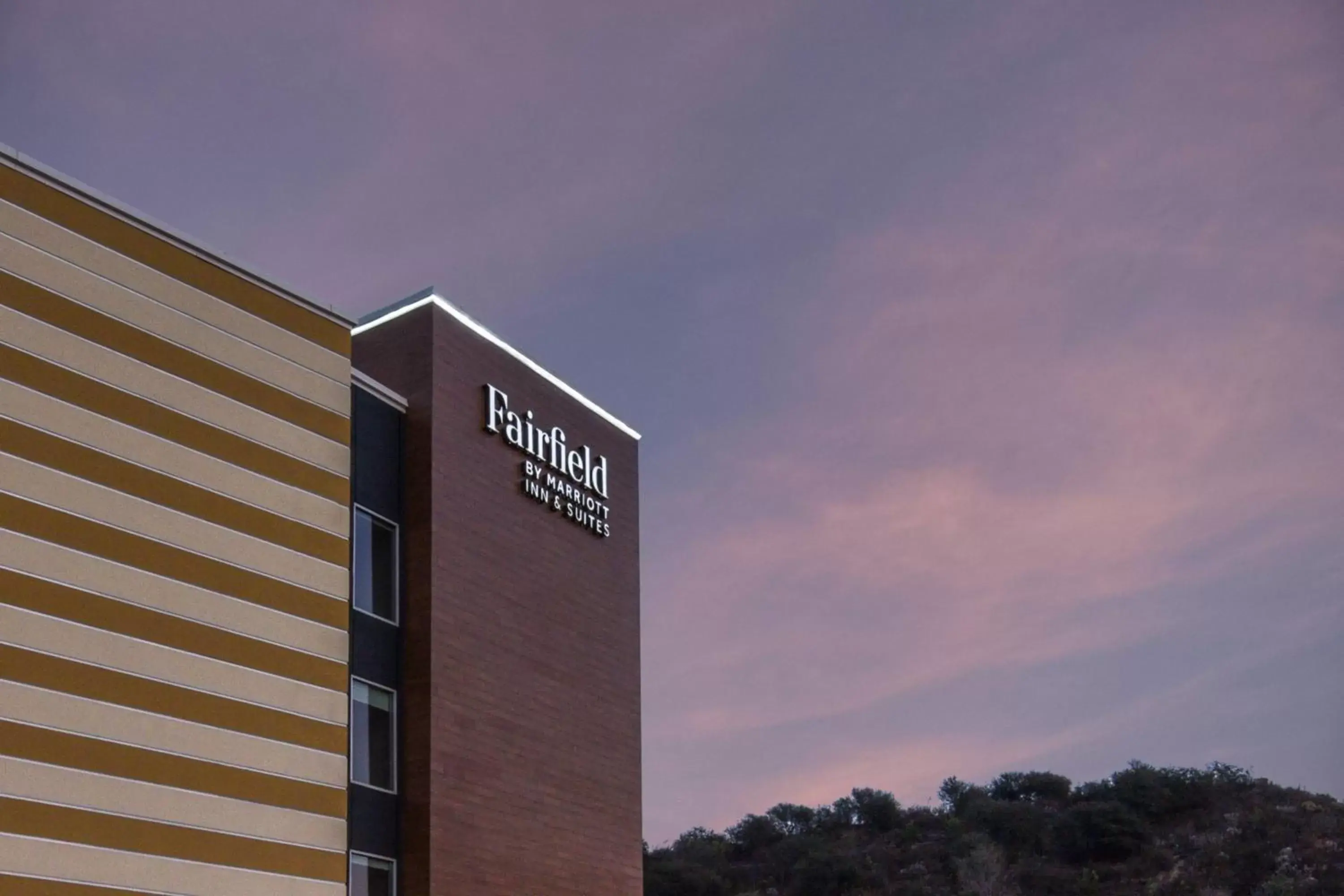 Property Building in Fairfield Inn & Suites by Marriott Moorpark Ventura County