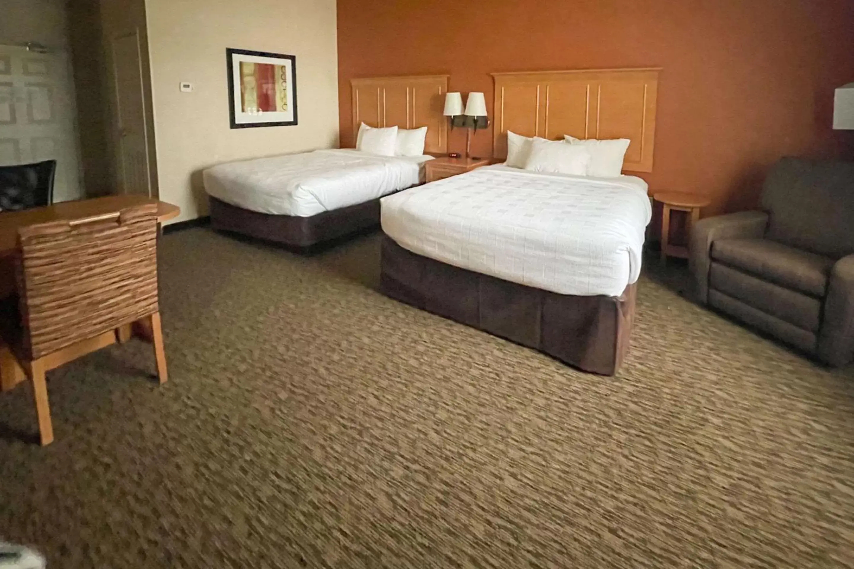 Bedroom, Bed in MainStay Suites Sidney - Medical Center