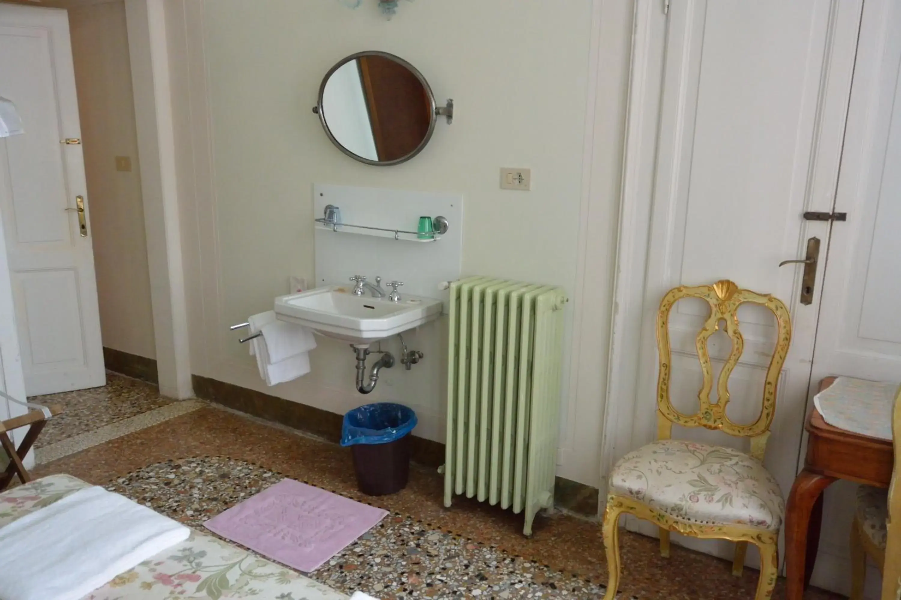 Decorative detail, Bathroom in Pensione Seguso