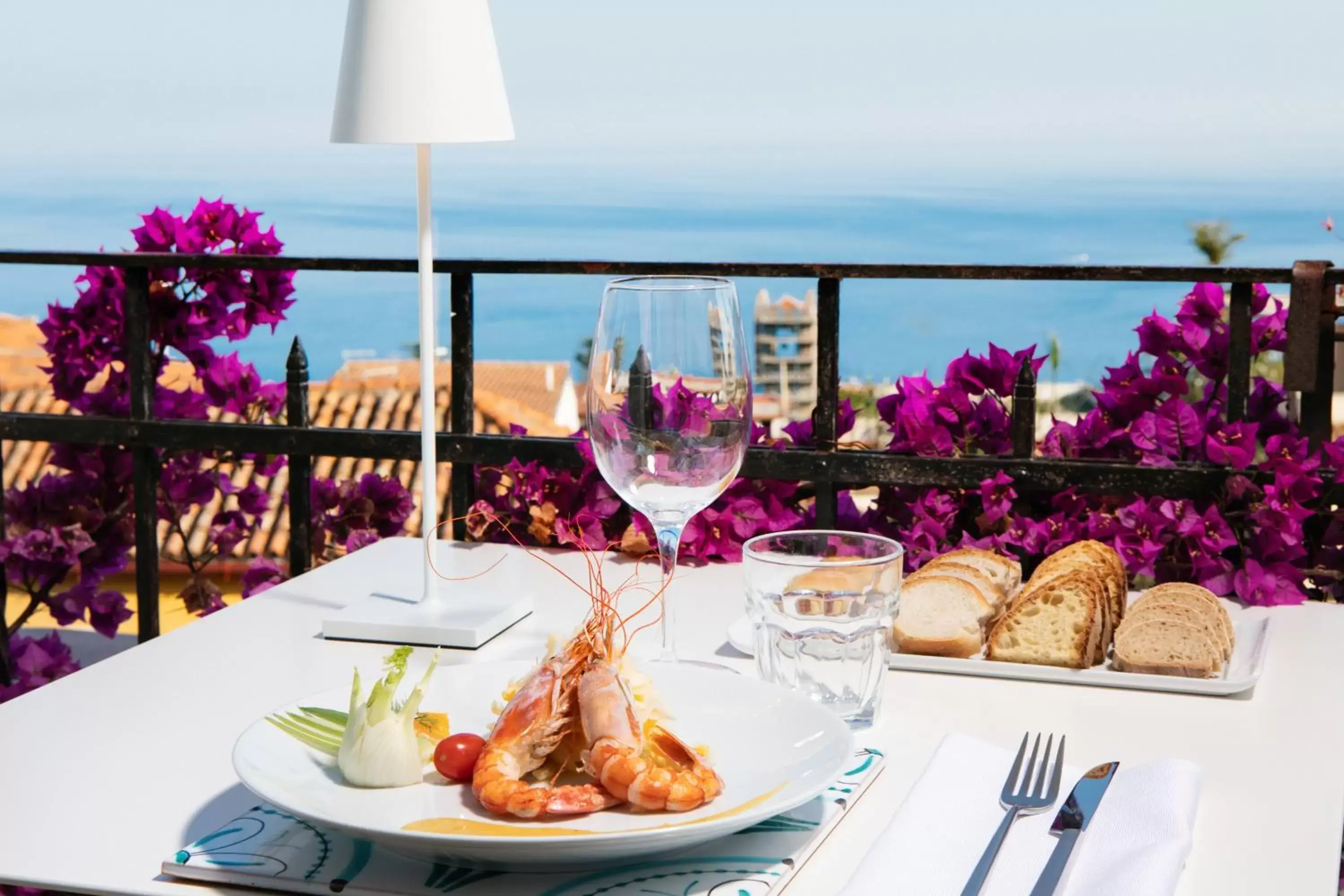 Food and drinks in Hotel Villa Taormina