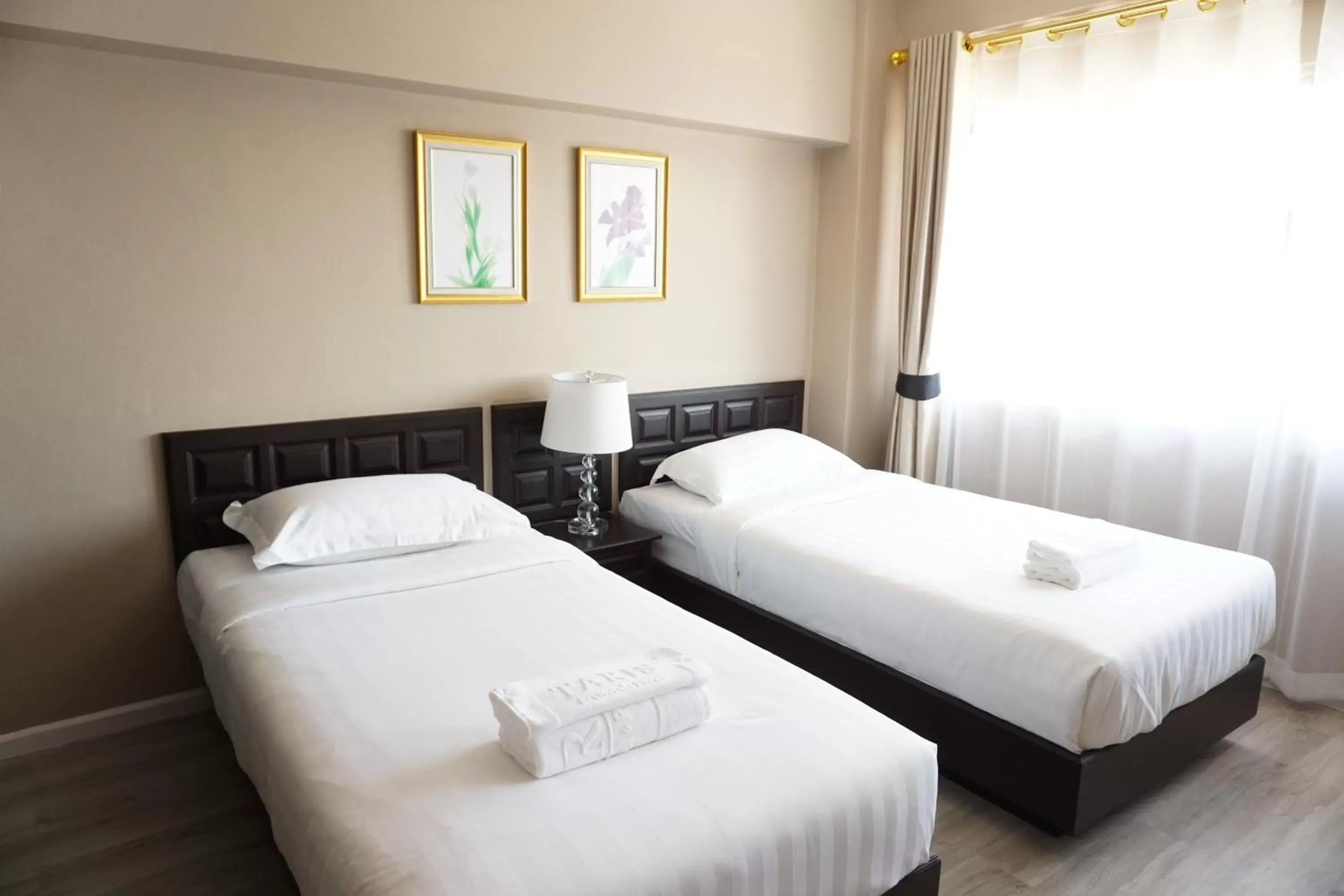 Bed in Taris Art Hotel Phrae