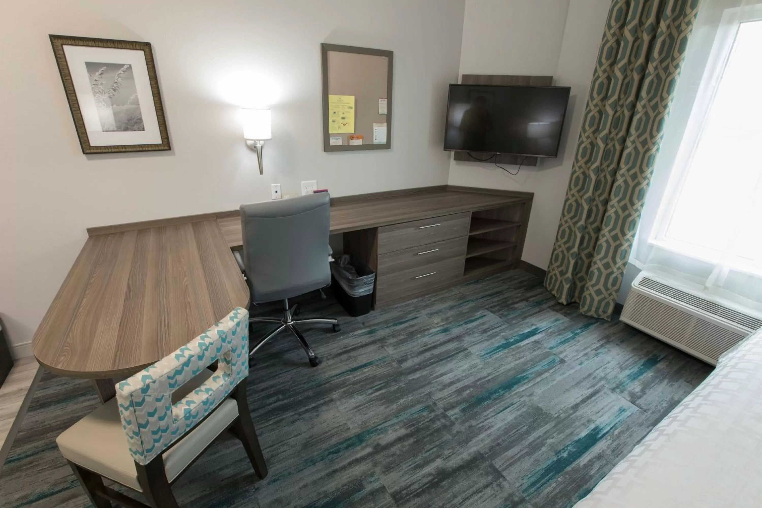 Photo of the whole room, Bed in Candlewood Suites - McDonough by IHG