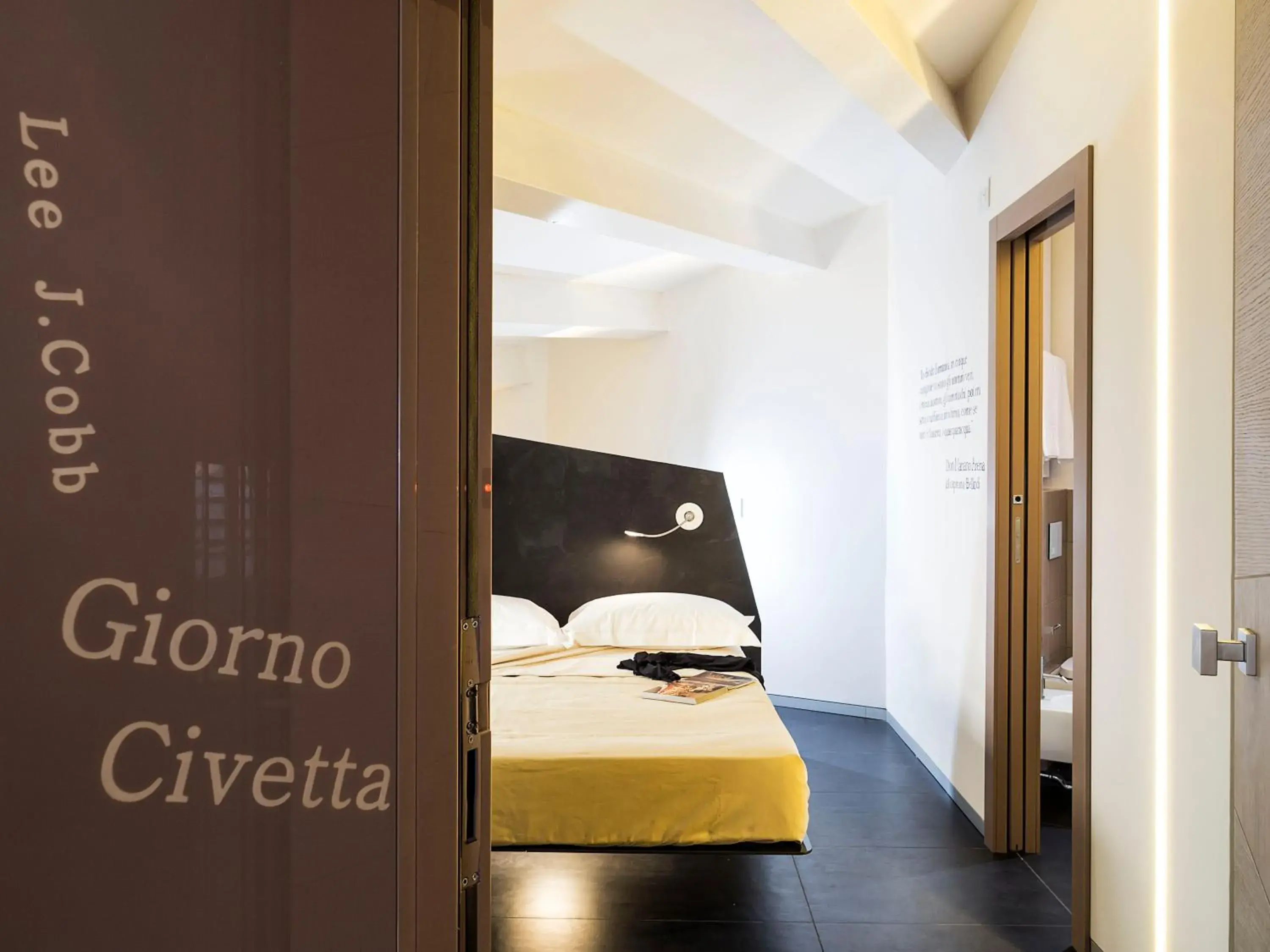 Bed in Duomo Suites & Spa