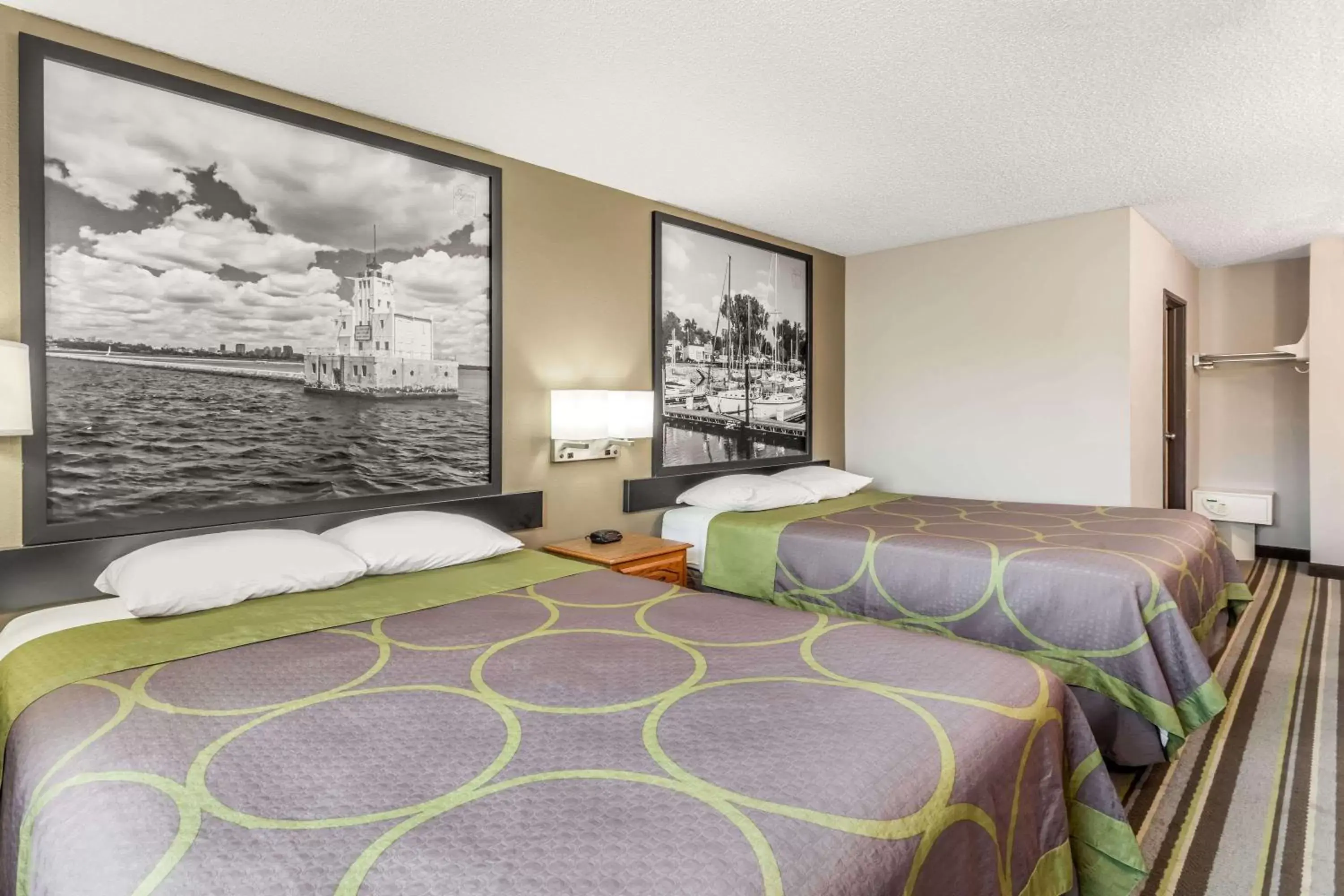 Queen Room with Two Queen Beds - Non-Smoking in Super 8 by Wyndham Green Bay Near Stadium