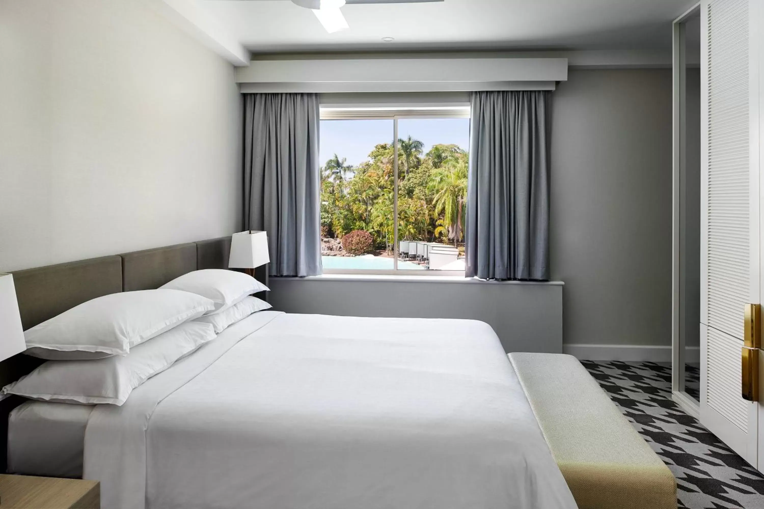 Bedroom, Bed in Sheraton Grand Mirage Resort, Port Douglas