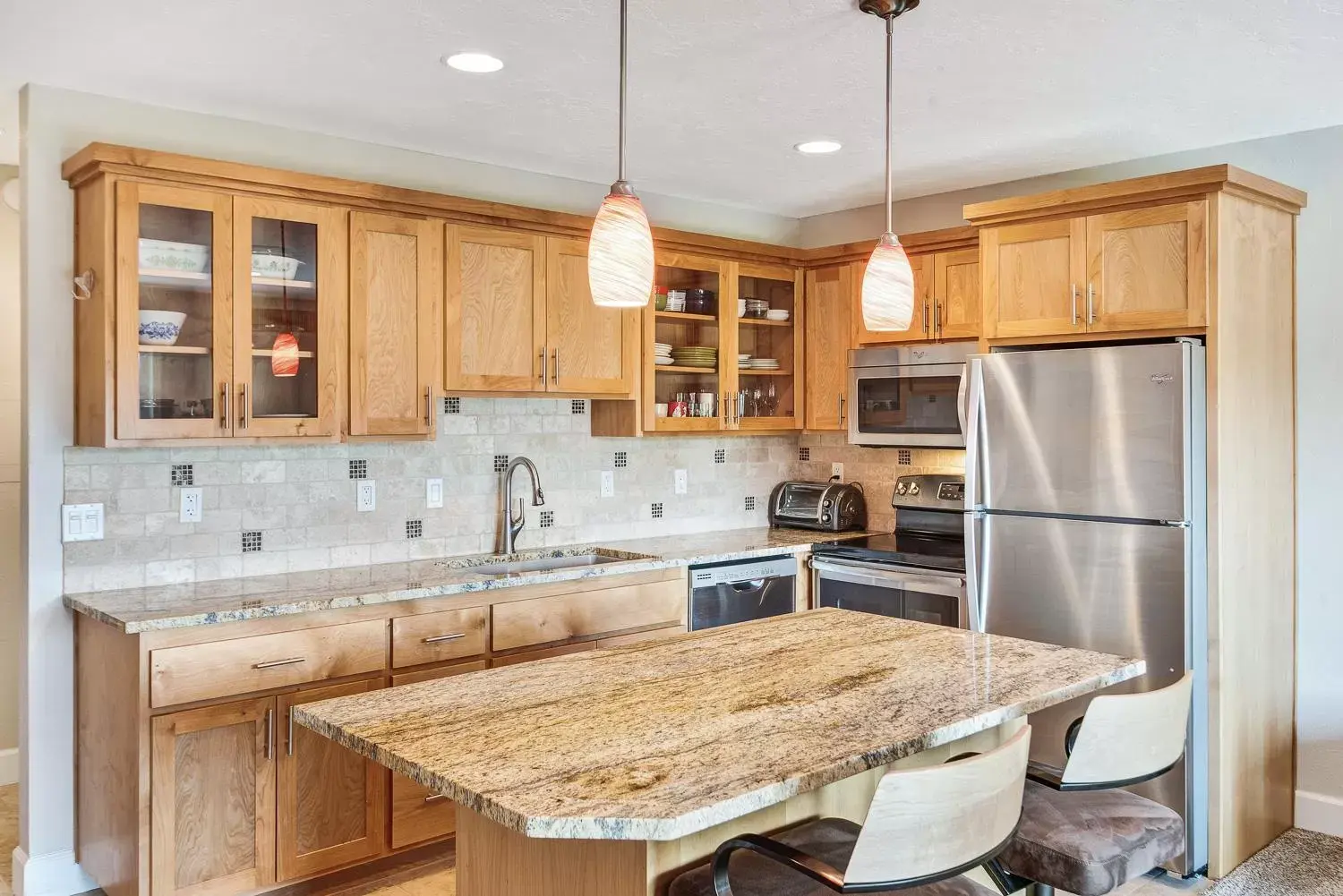 Kitchen or kitchenette, Kitchen/Kitchenette in Bend Riverside Condos