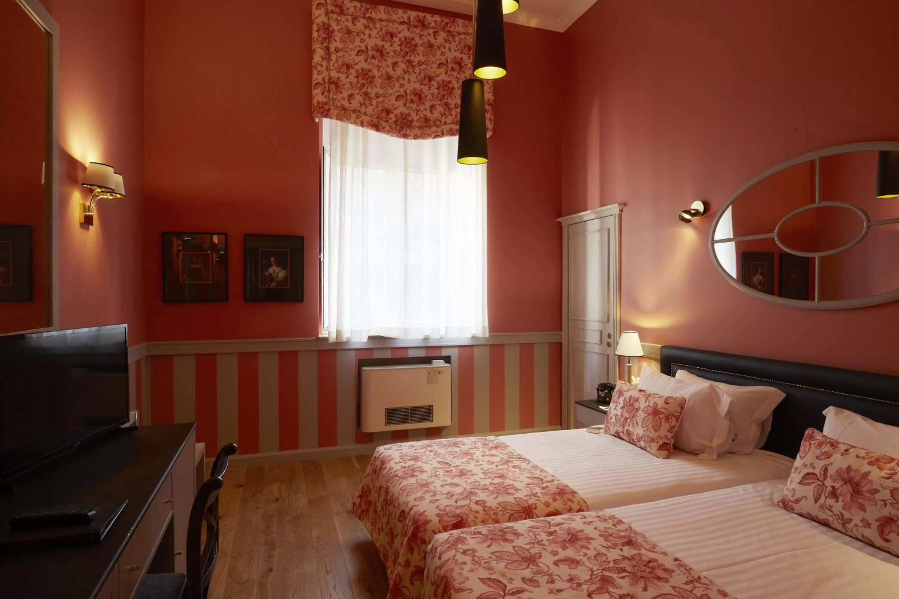 Bed in Grande Hotel do Porto