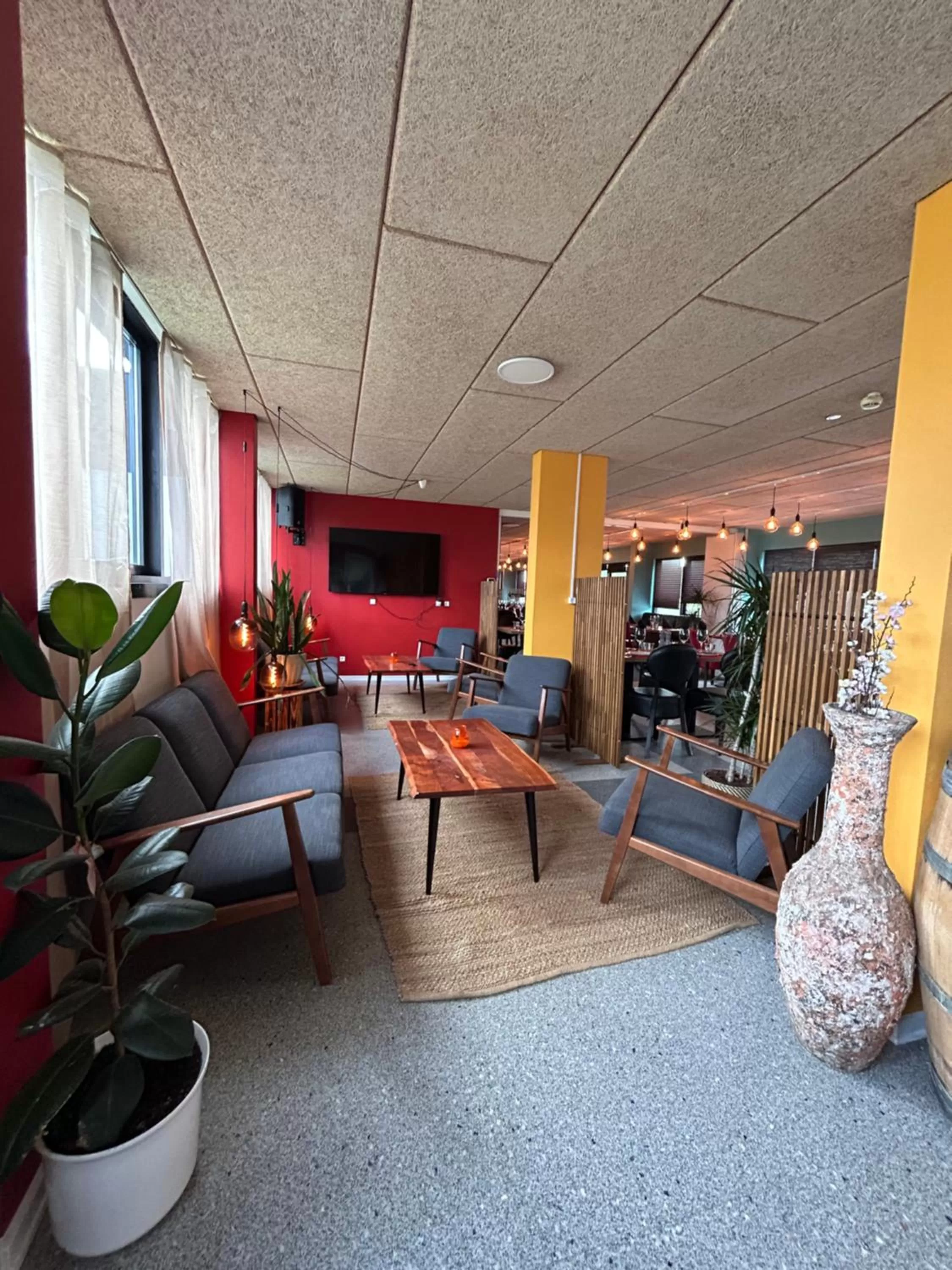 Restaurant/places to eat in Stop'n Sleep Hotel