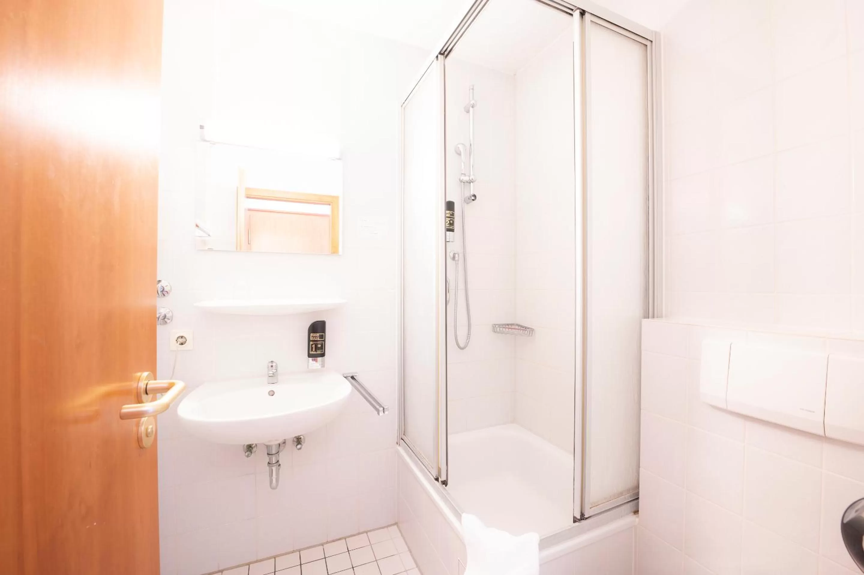 Shower in Hotel Astoria am Urachplatz