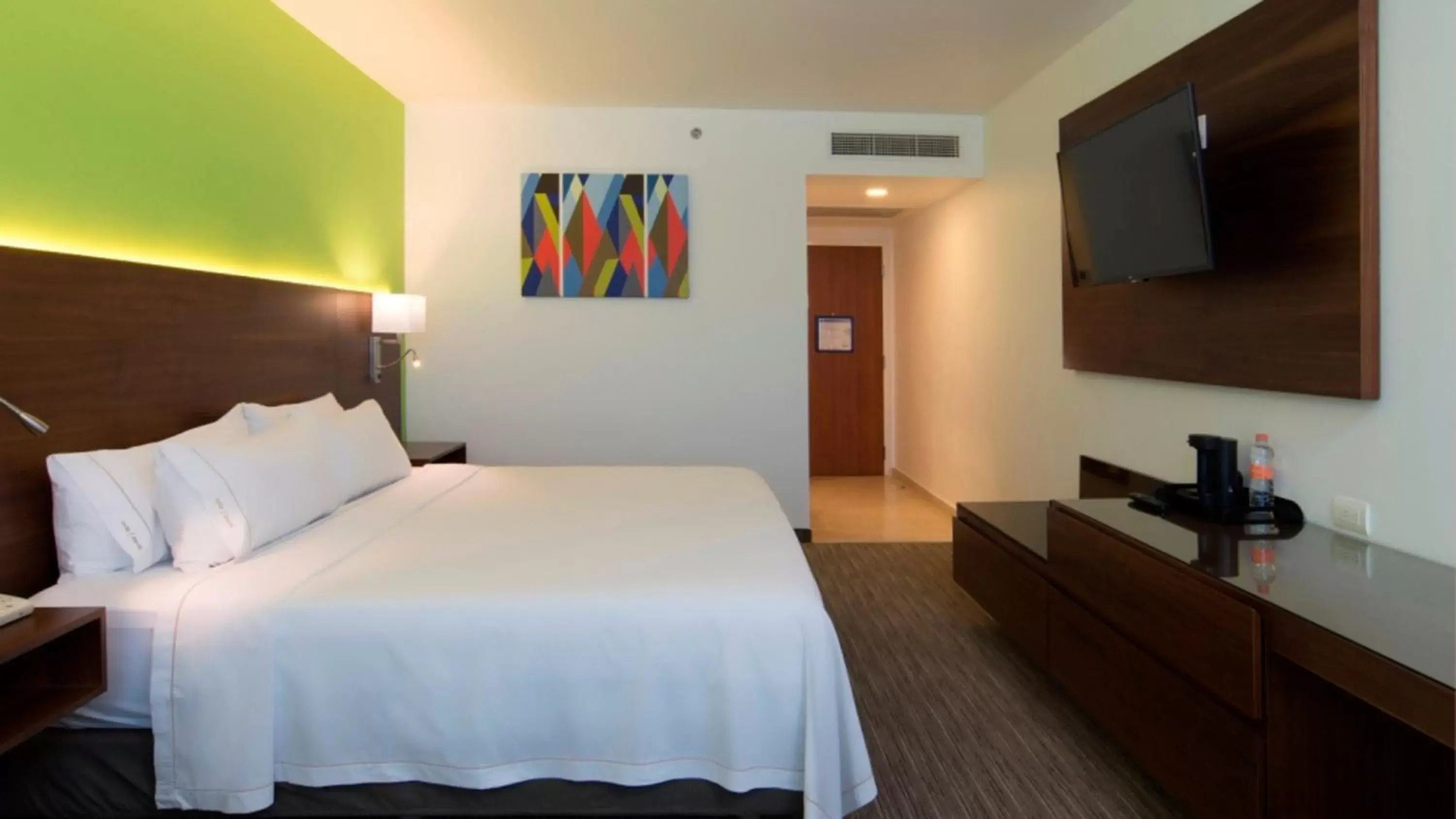 Bed in Holiday Inn Express Puebla, an IHG Hotel