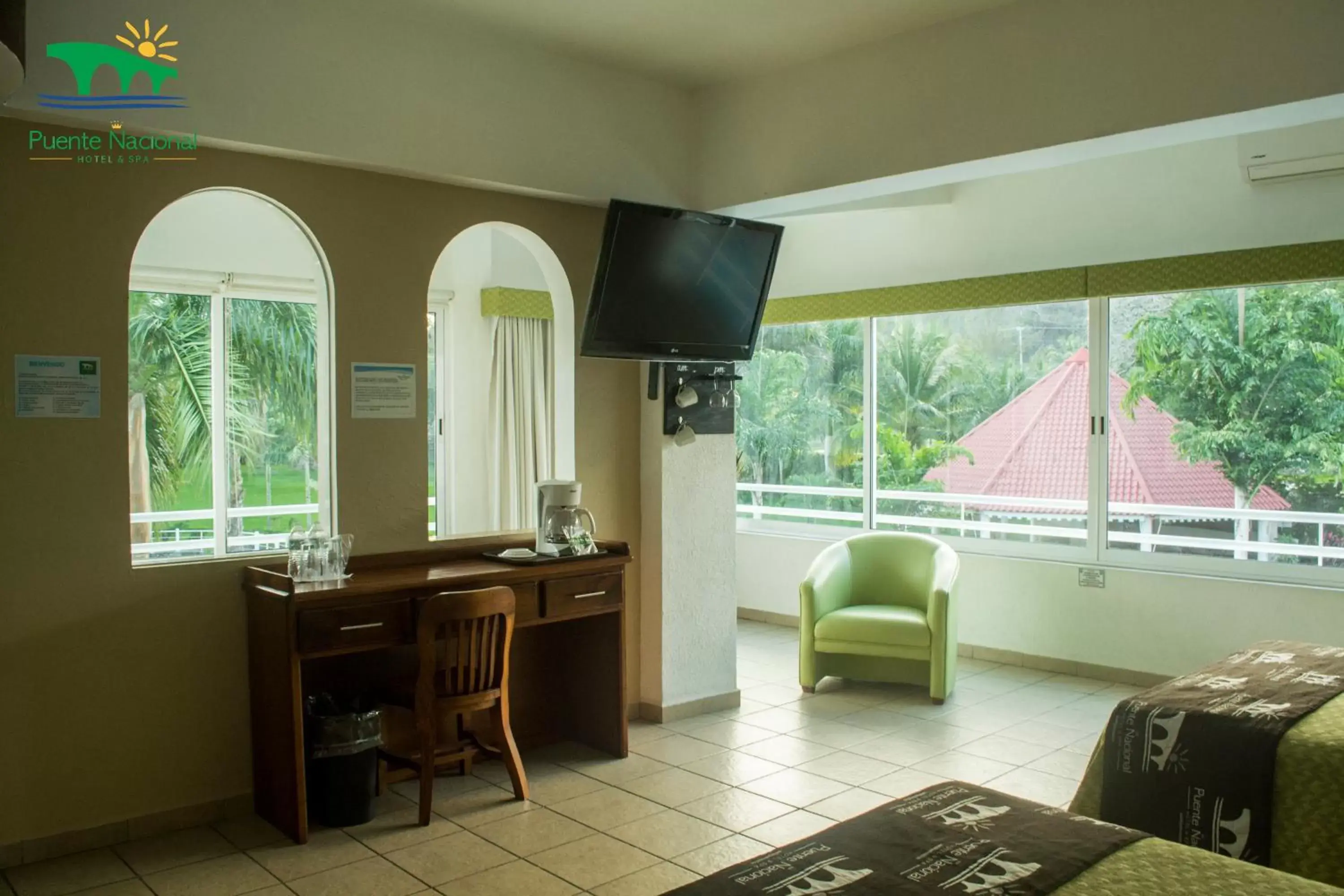 TV and multimedia in Hotel Puente Nacional & Spa