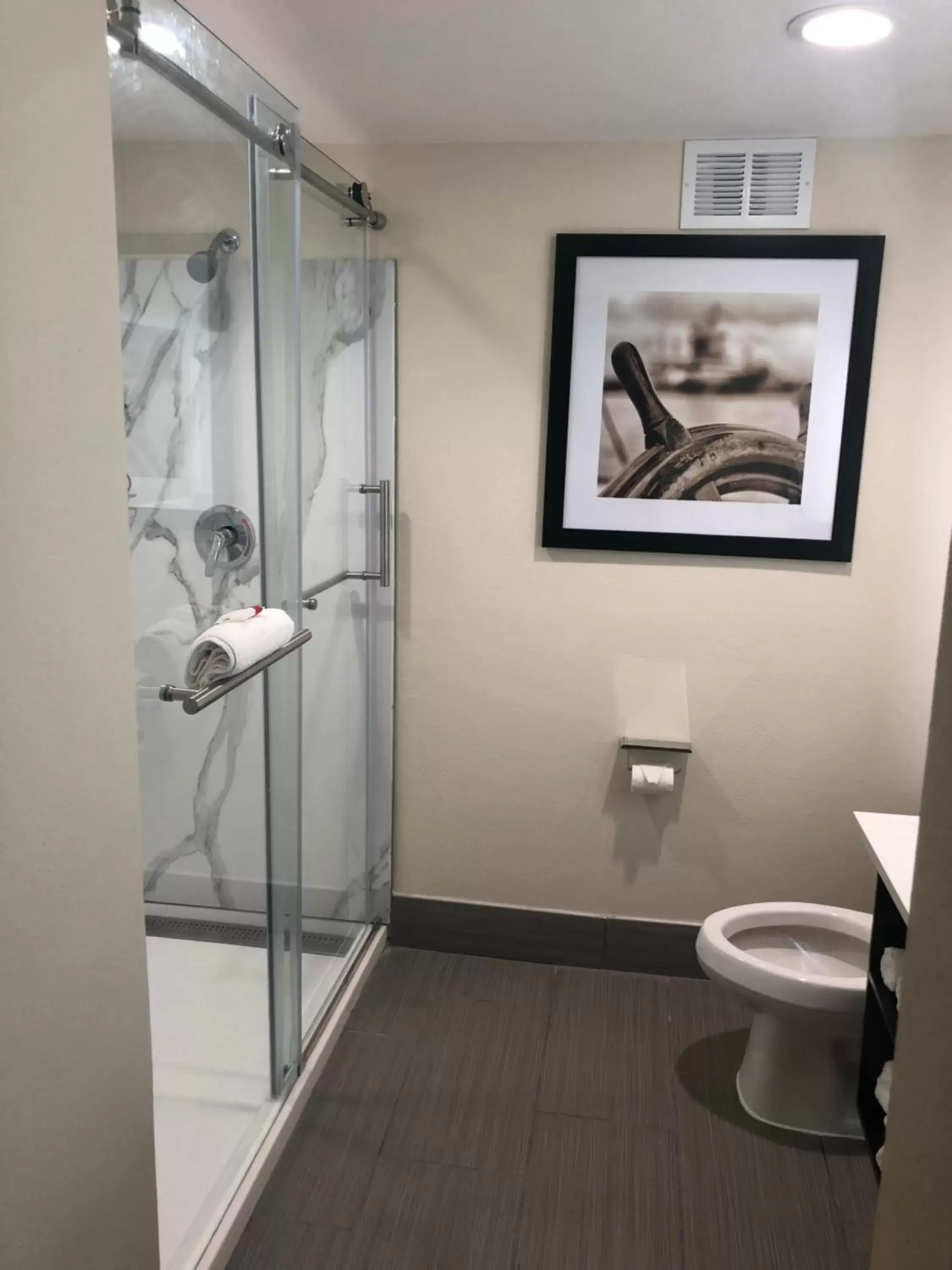 Bathroom in Baymont Inn & Suites by Wyndham Hammond