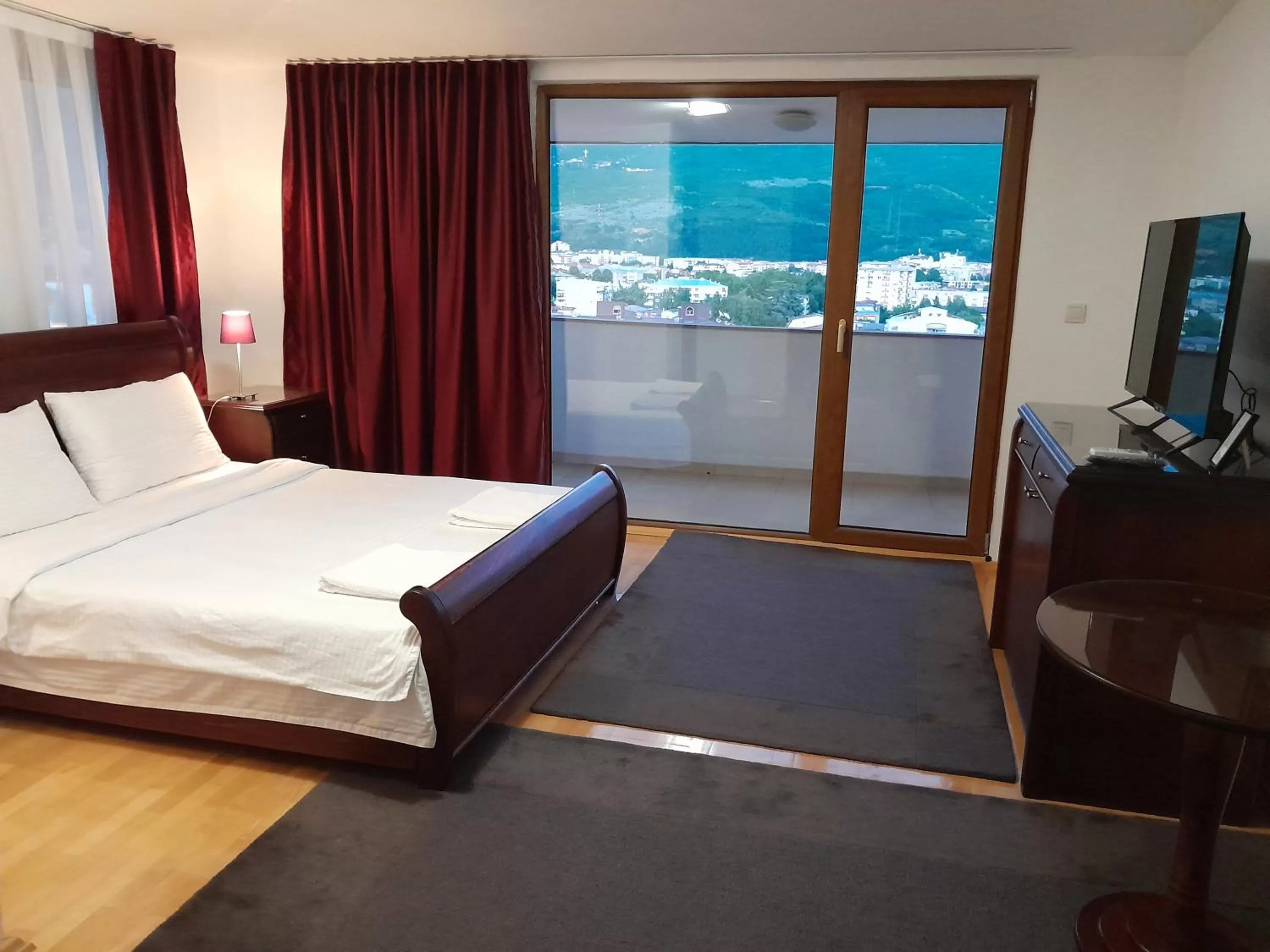 Lake view, Bed in Villa Bella