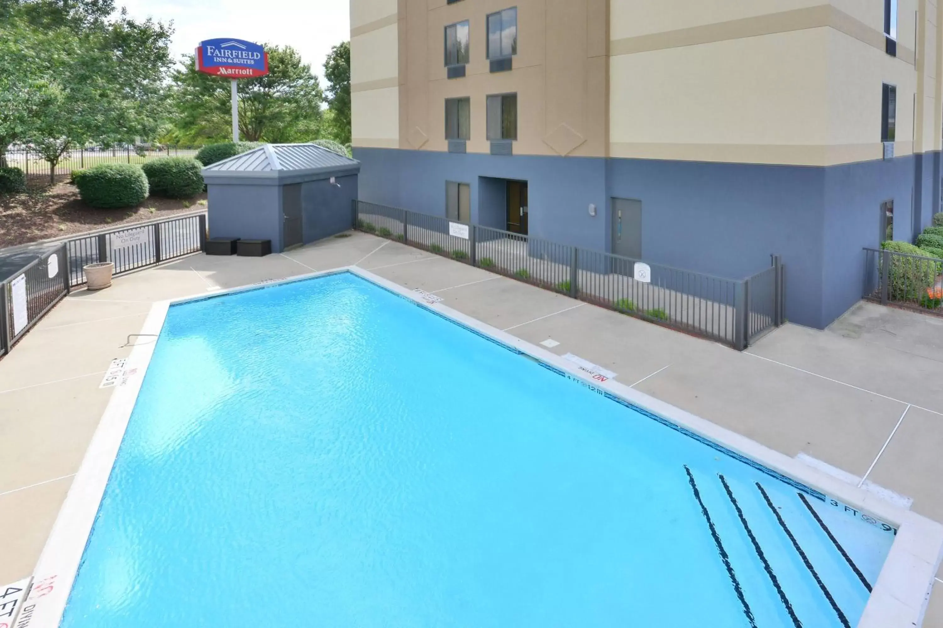 Swimming Pool in Fairfield Inn and Suites by Marriott Winston Salem/Hanes