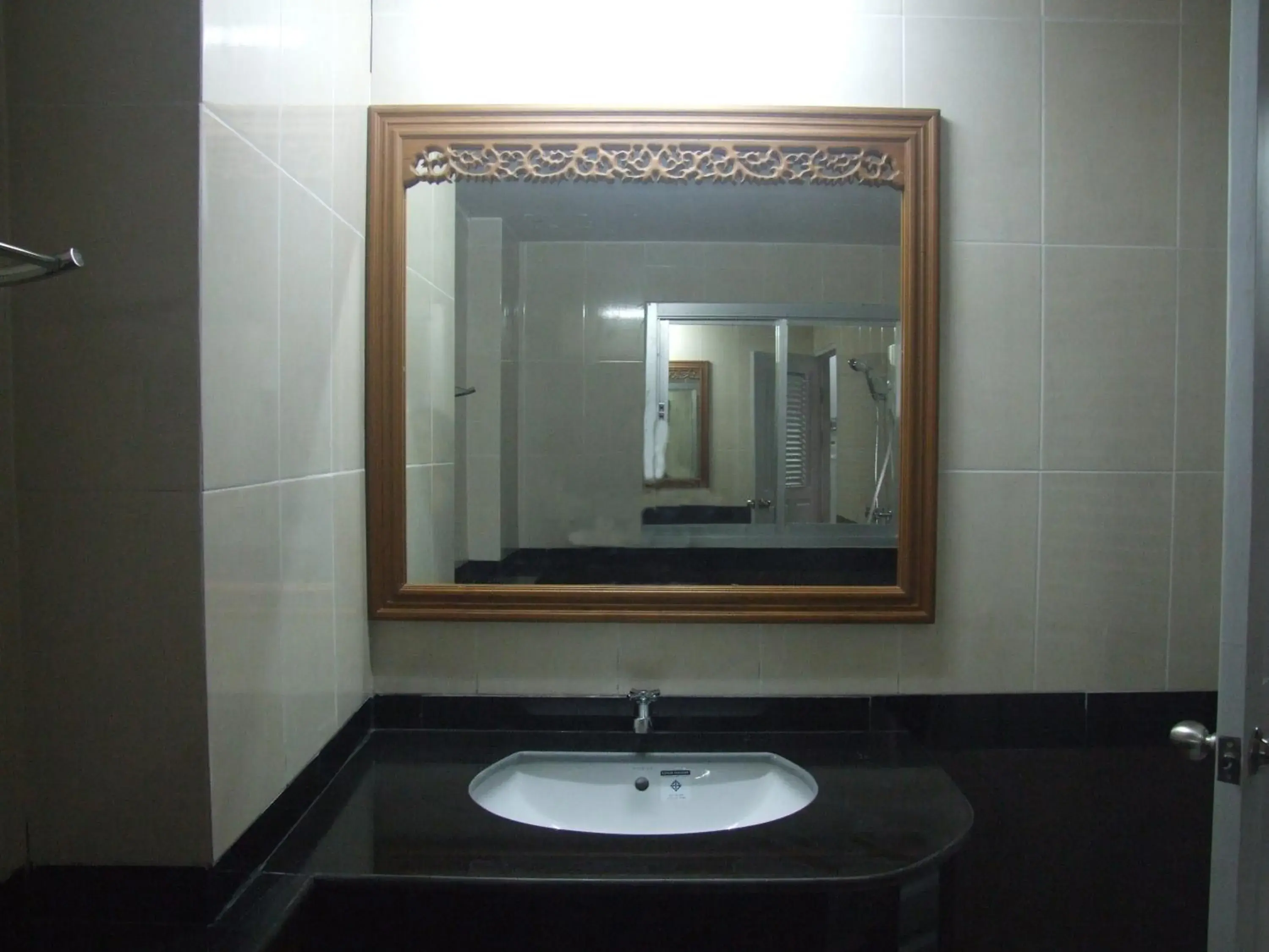 Bathroom in Butnamtong Hotel