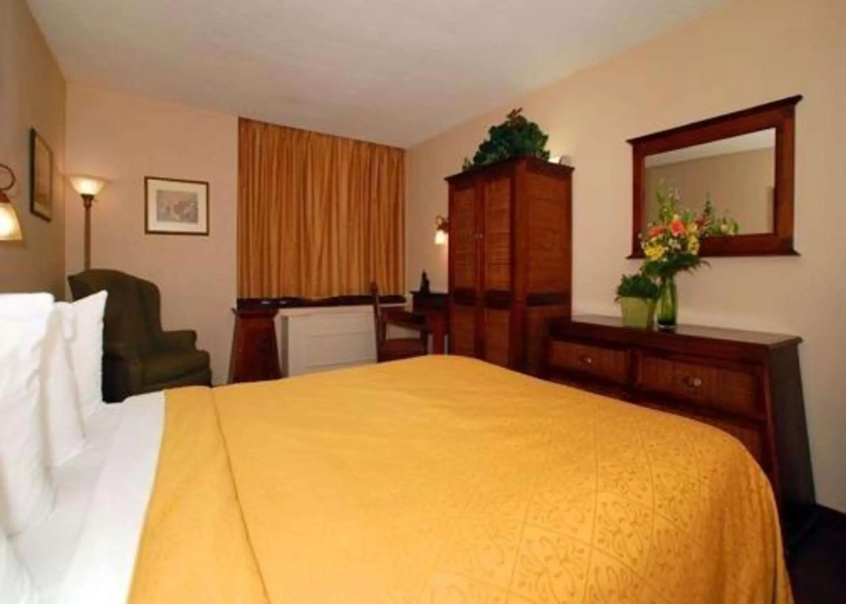 Photo of the whole room, Bed in Quality Inn Massena