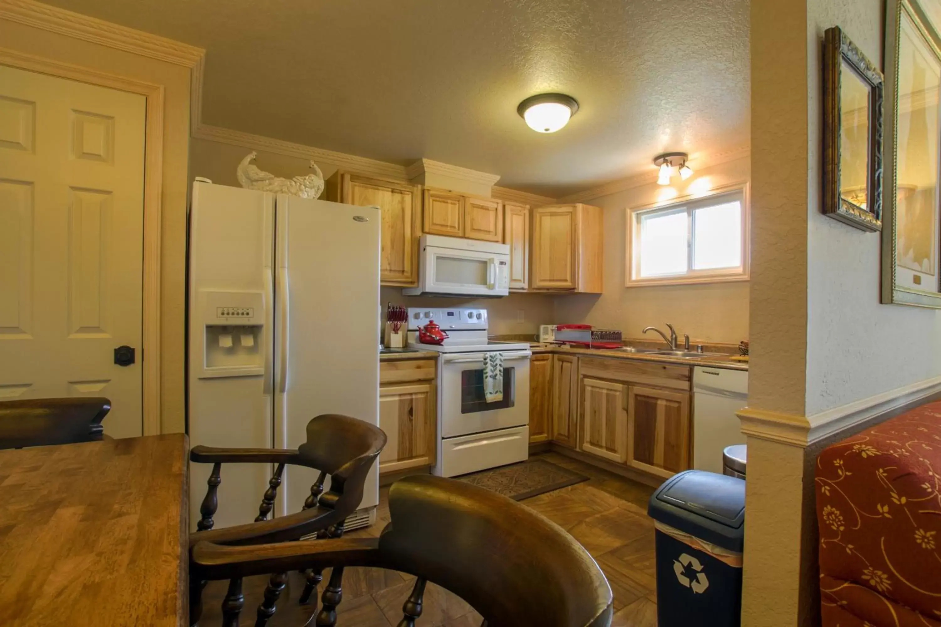 Kitchen or kitchenette, Kitchen/Kitchenette in Yellowstone Gateway Inn