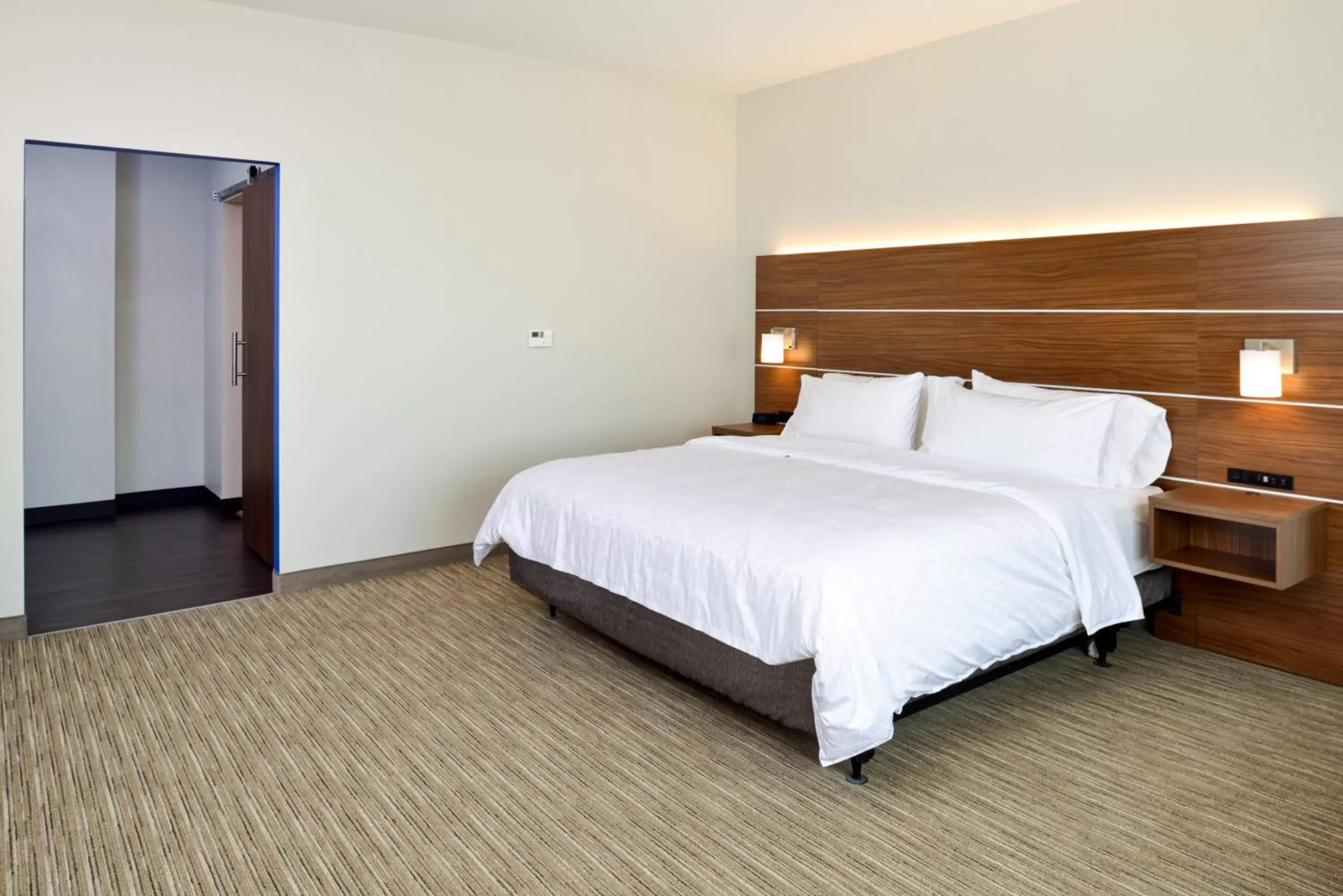 Bed in Holiday Inn Express & Suites - Elko, an IHG Hotel