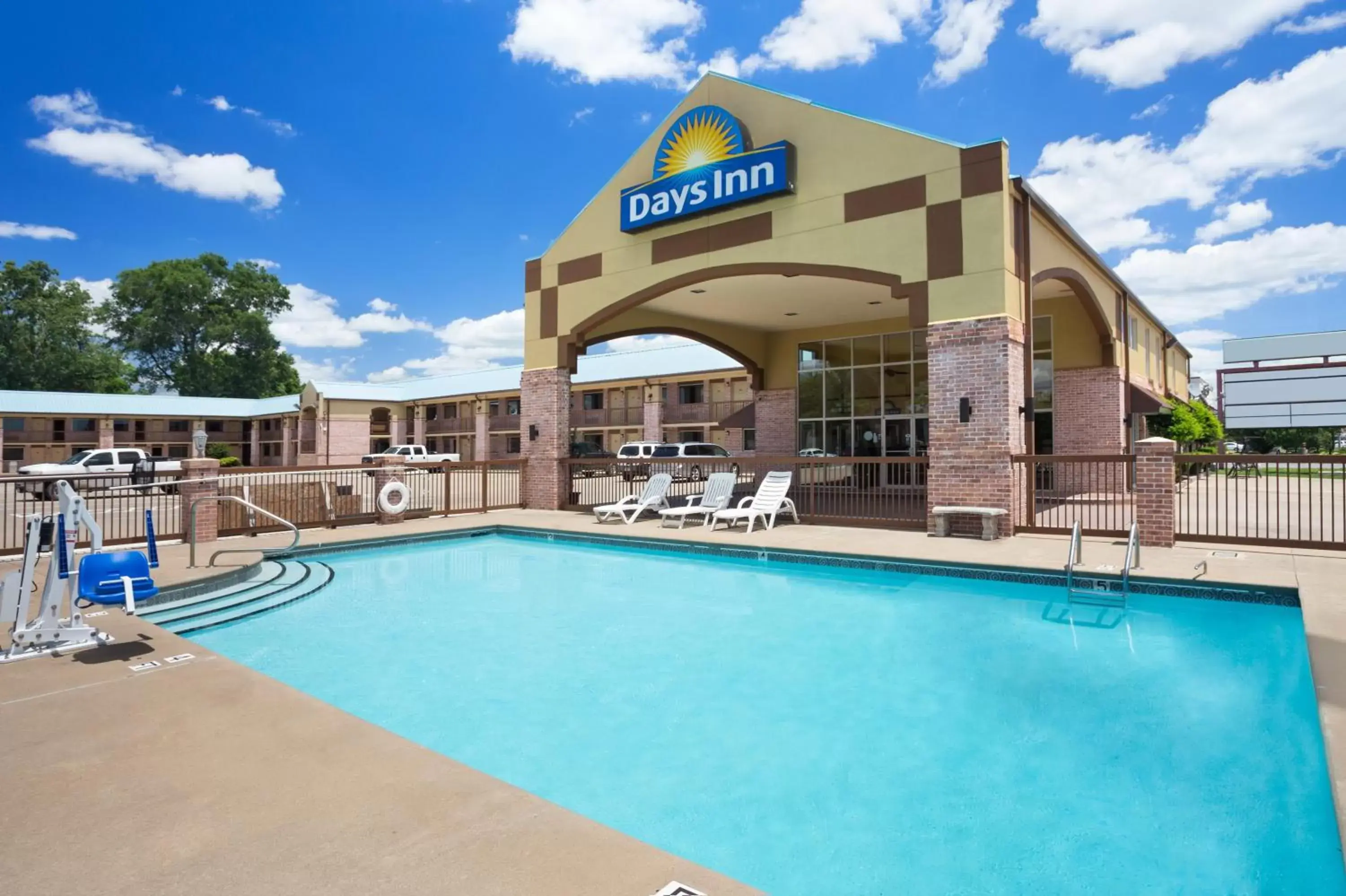 Pool view in Days Inn by Wyndham Conway Pool view in Days Inn by Wyndham Conway