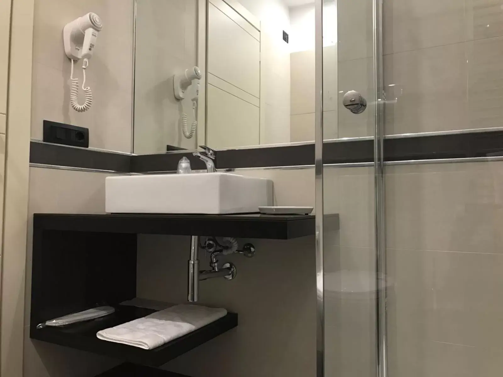 Bathroom in Archeo Hotel