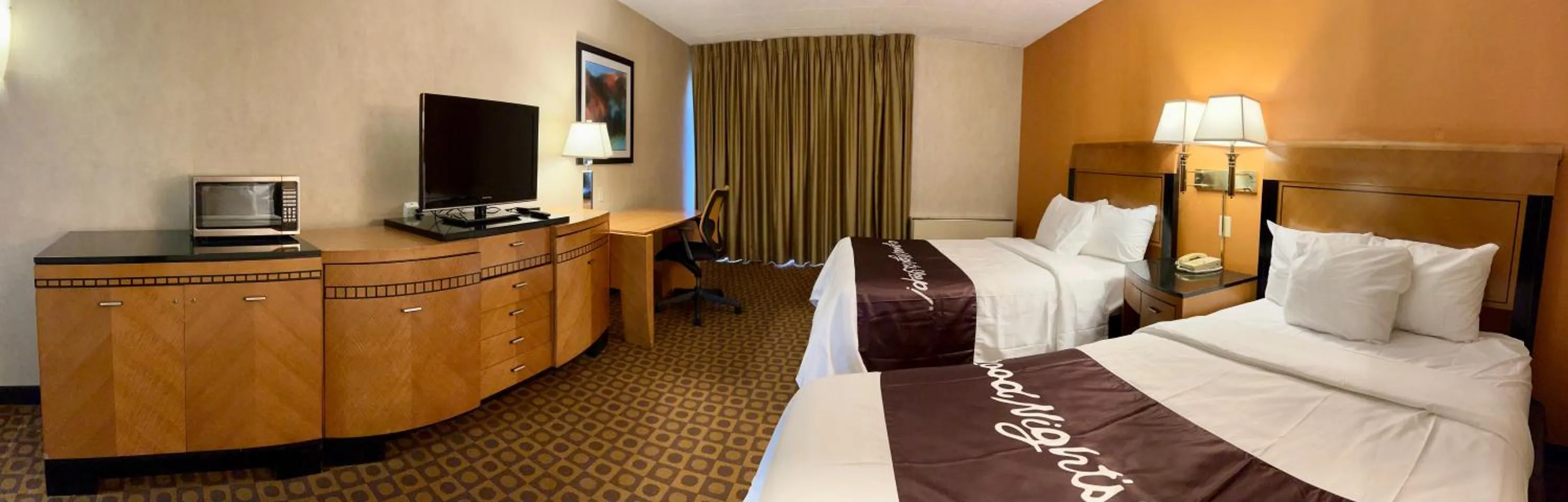 Photo of the whole room, Bed in Bradley Inn