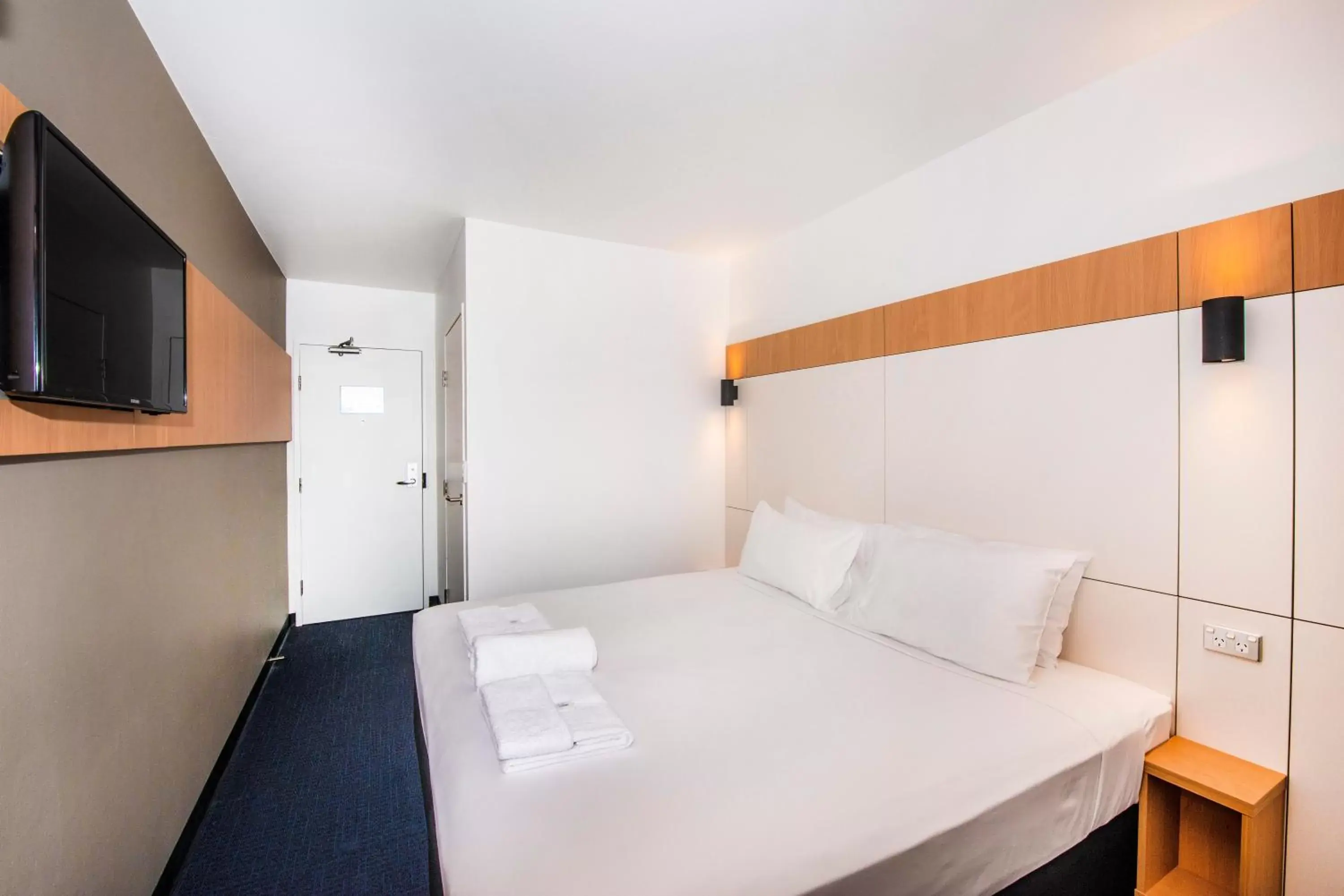 Photo of the whole room, Room Photo in Ibis Budget - Casula Liverpool