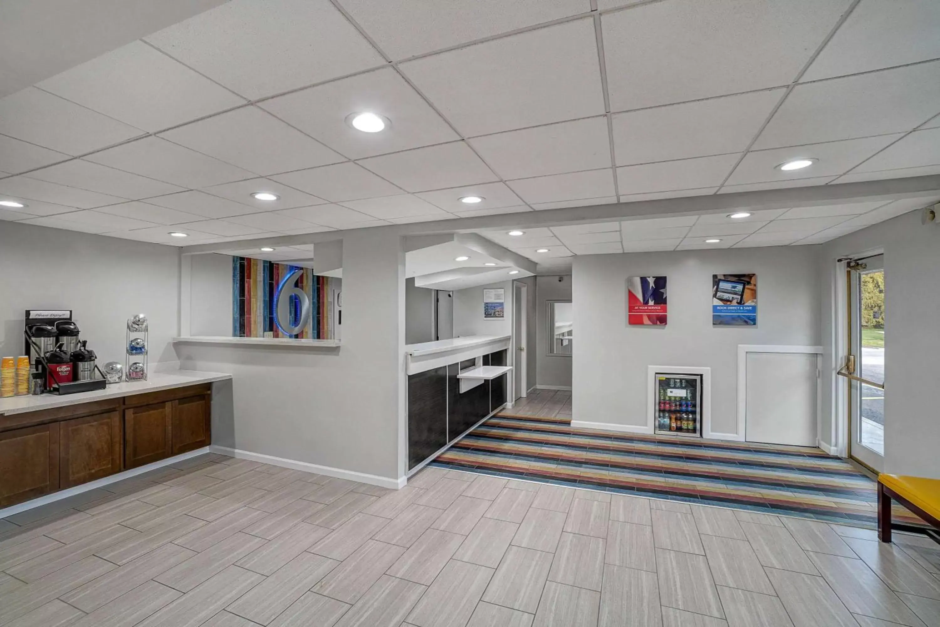 Lobby or reception in Motel 6 Carlisle, PA - Cumberland Valley