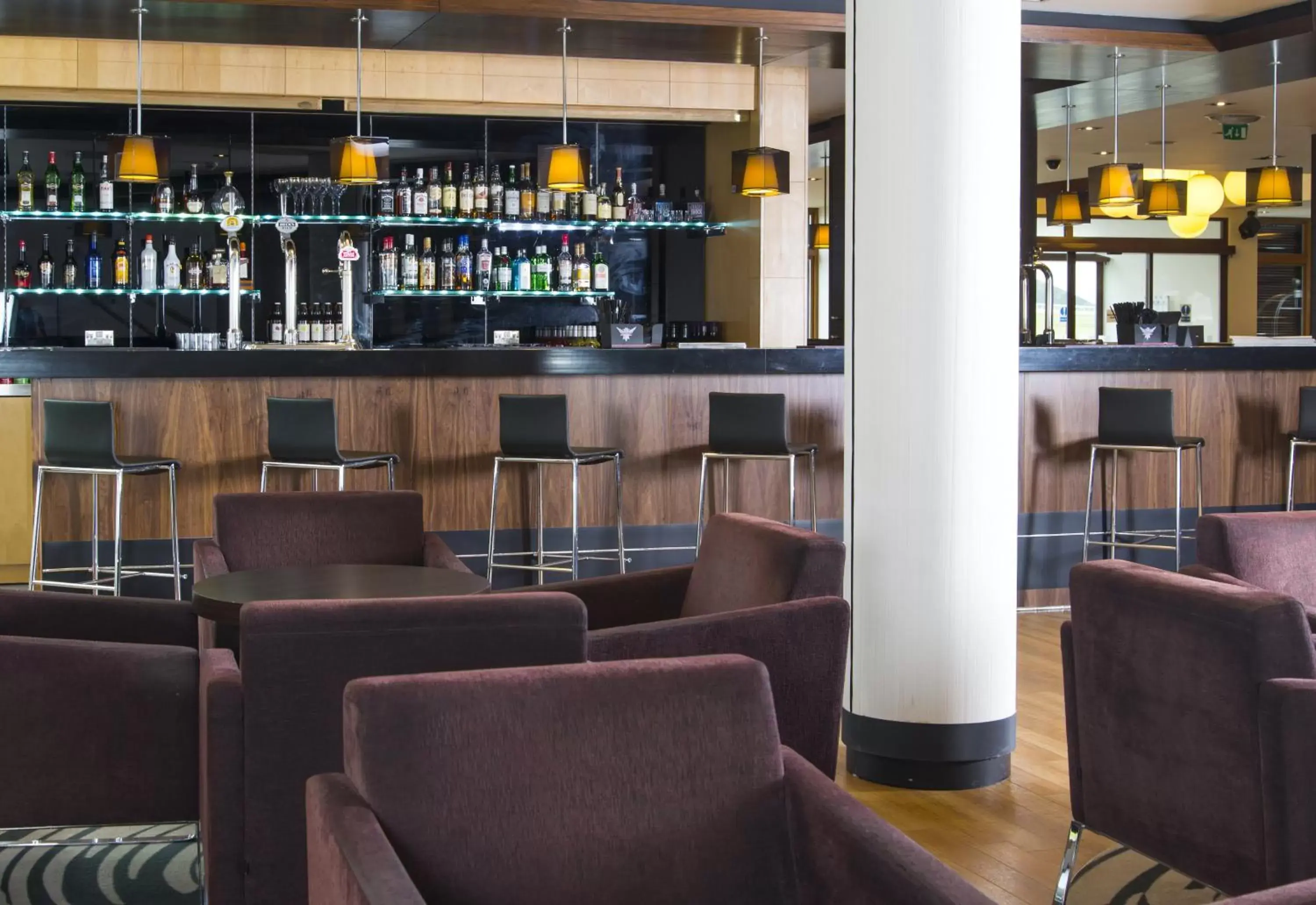 Lounge or bar, Lounge/Bar in Holiday Inn Express London - Epsom Downs, an IHG Hotel