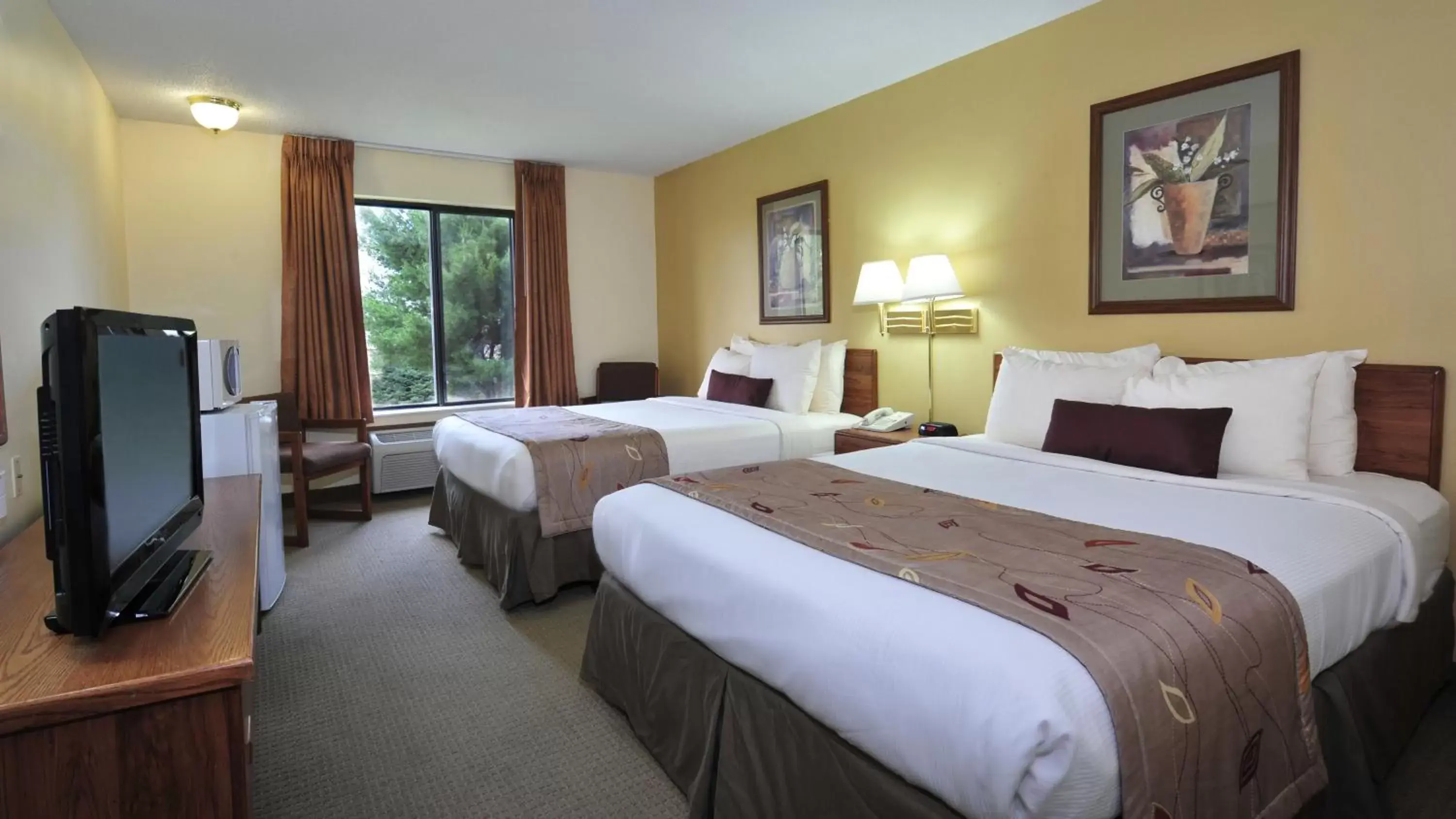 Bedroom, Bed in Ramada by Wyndham Wisconsin Dells I-90 Bedroom, Bed in Ramada by Wyndham Wisconsin Dells I-90