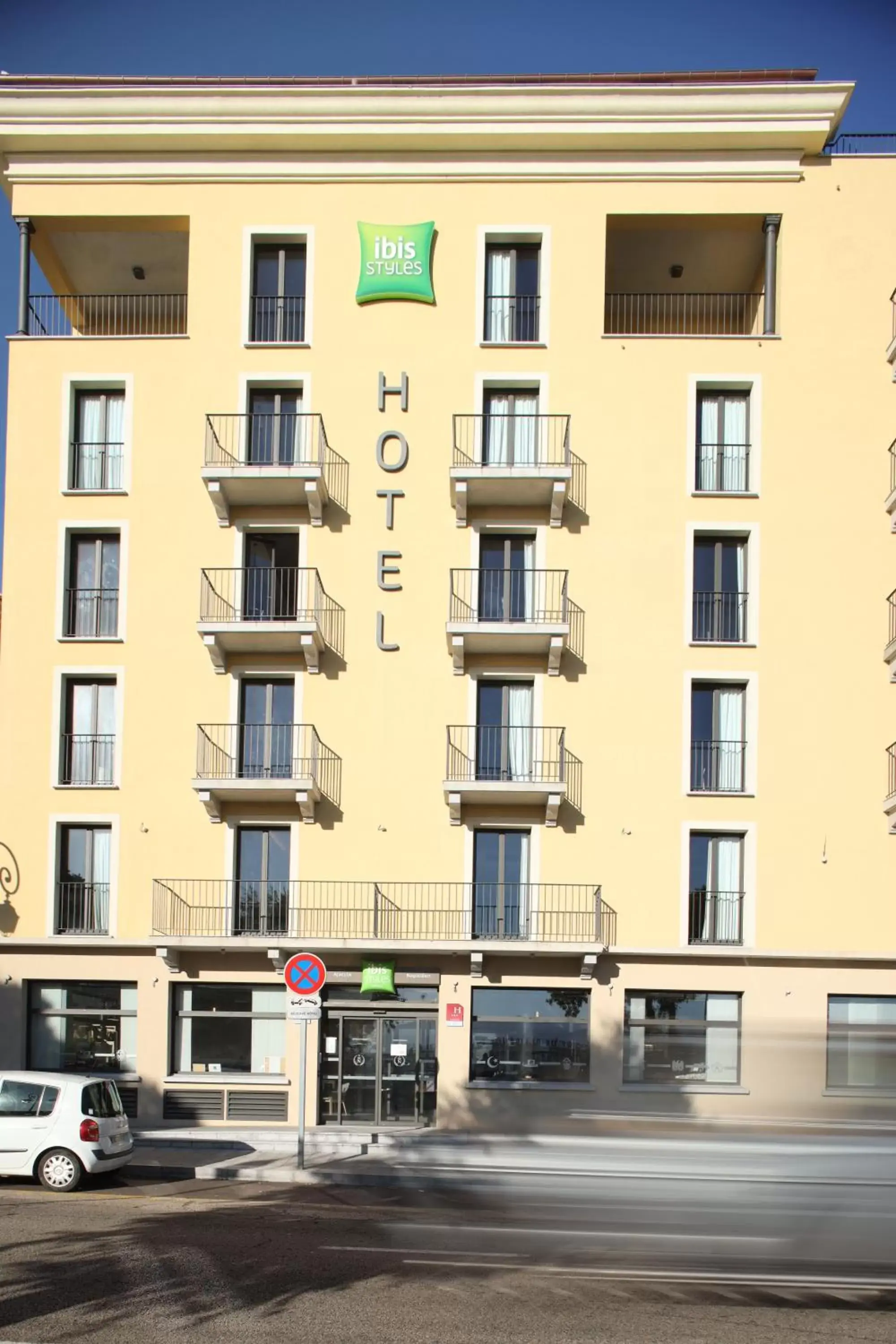 Restaurant/places to eat in ibis Styles Ajaccio Napoleon