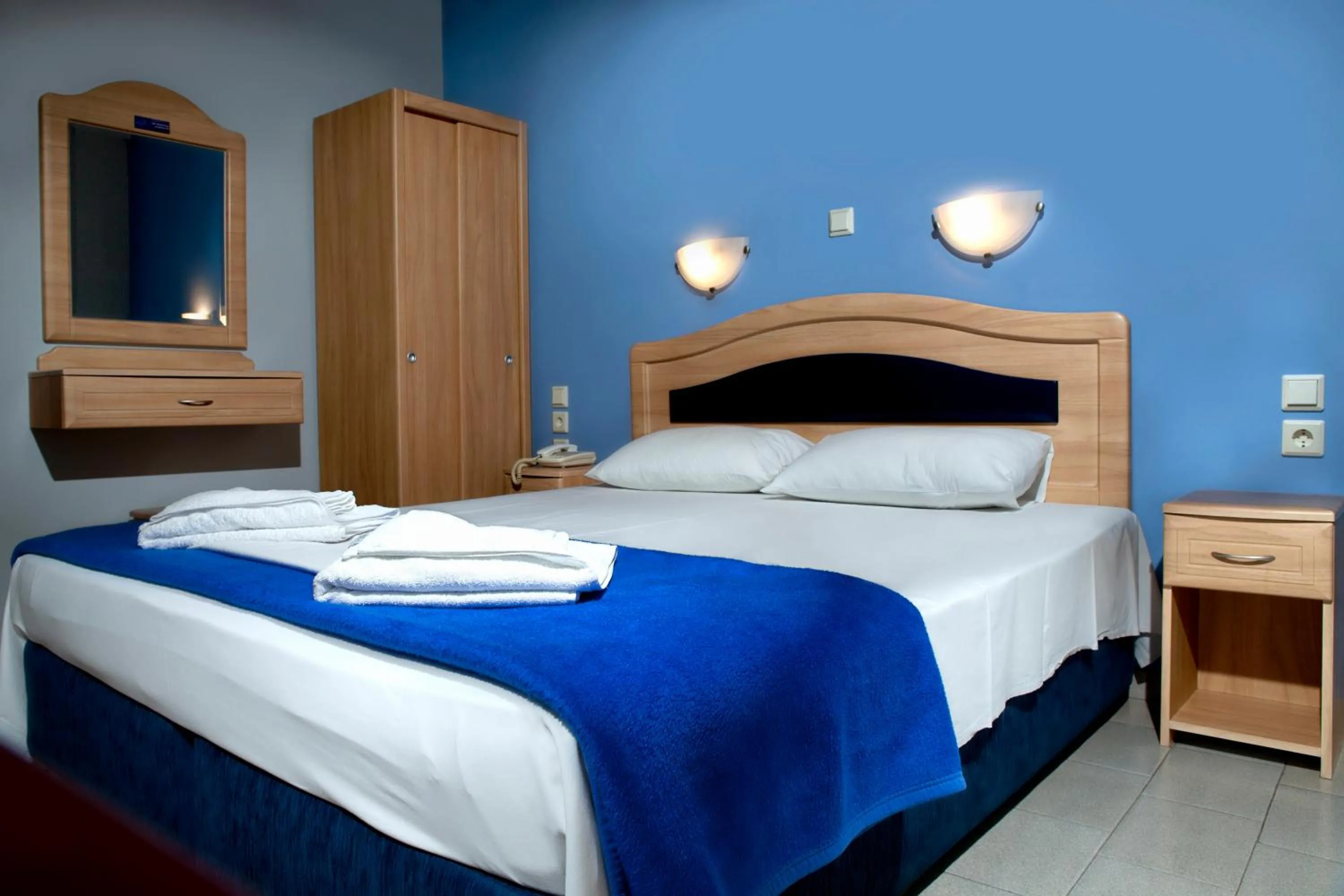 Photo of the whole room, Bed in Hôtel Argo