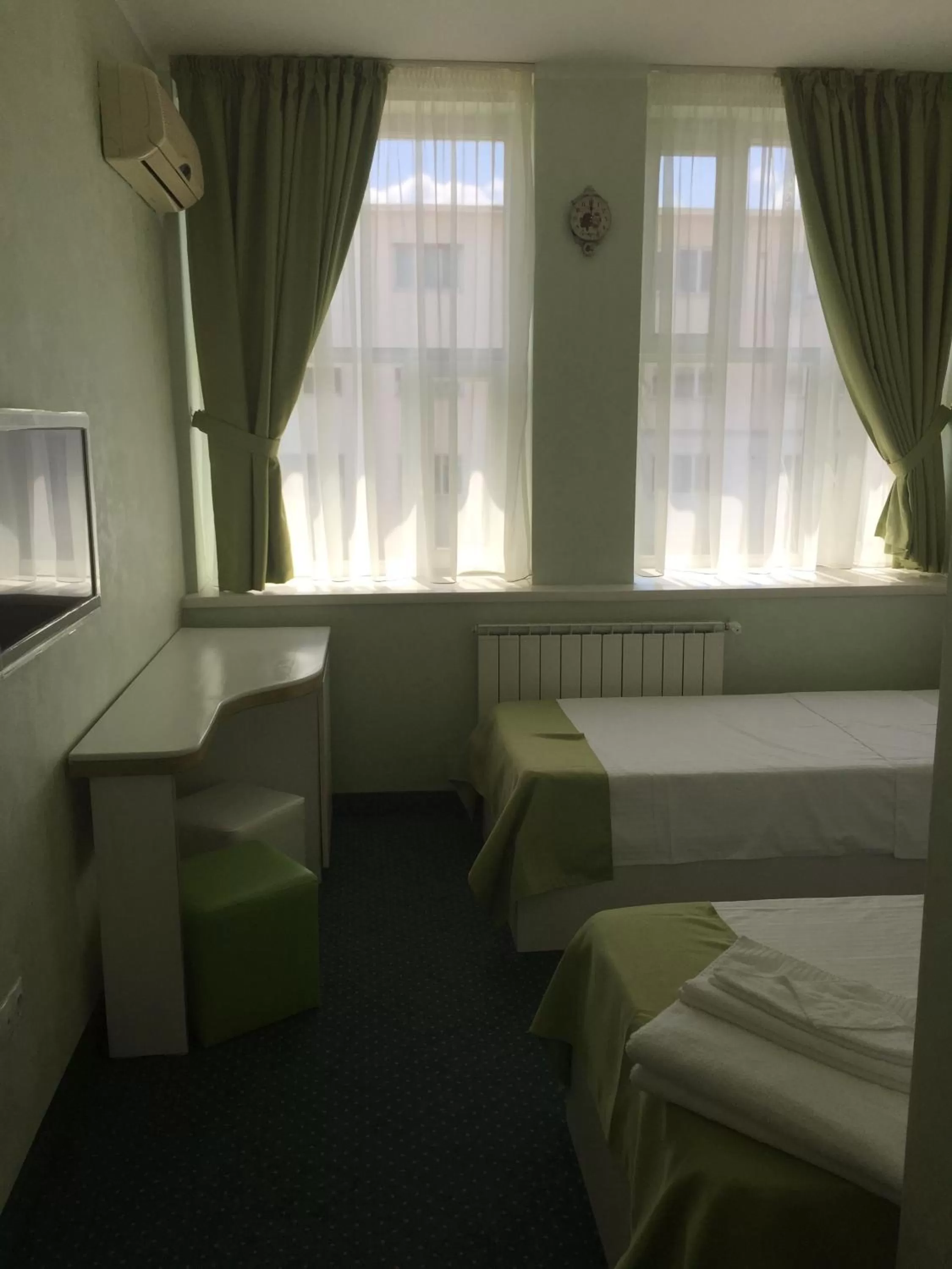 Photo of the whole room in Hamlet Hotel